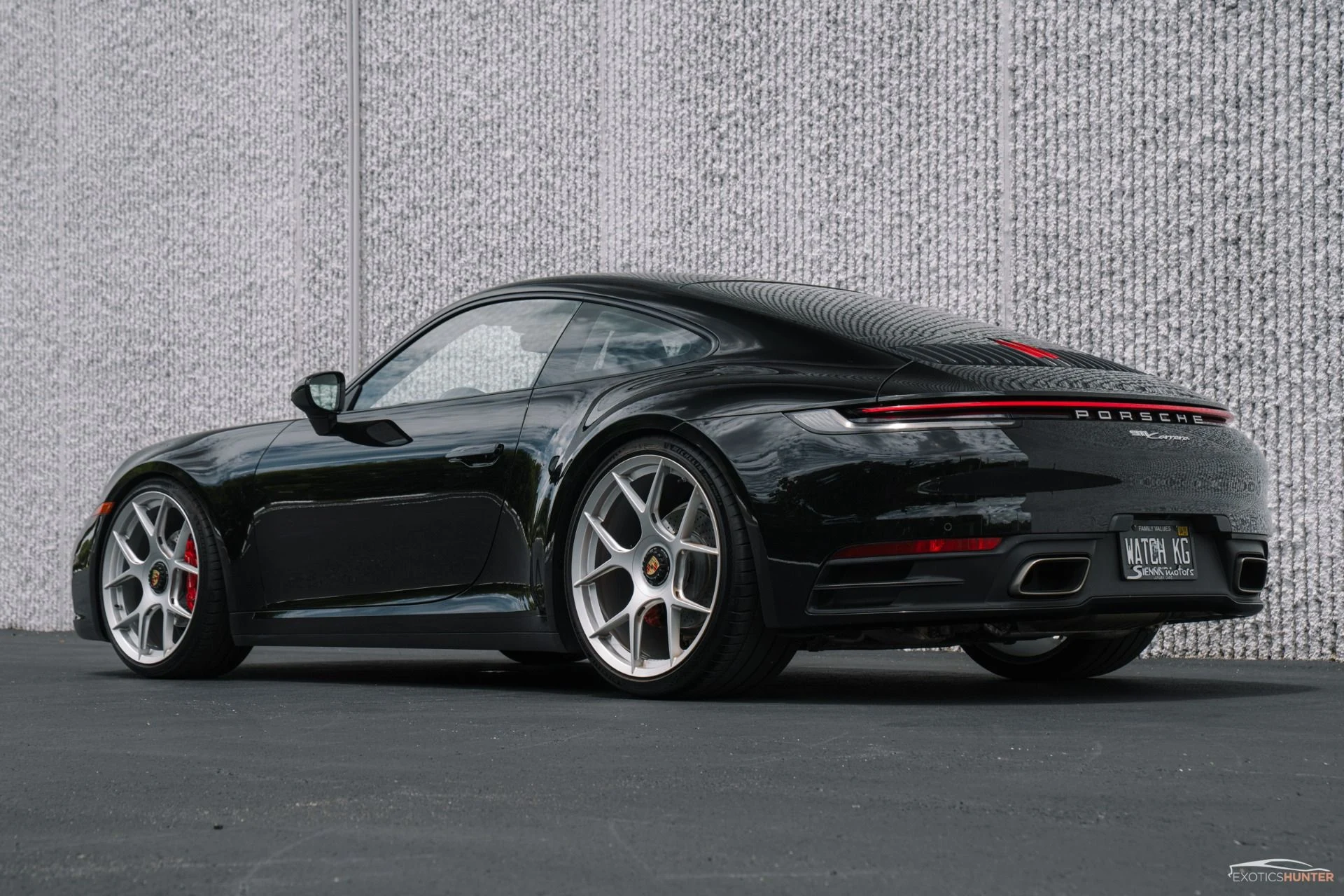 mph002_1827661553_Used_2022_Porsche_911_Carrera_1753304431_523c04f216