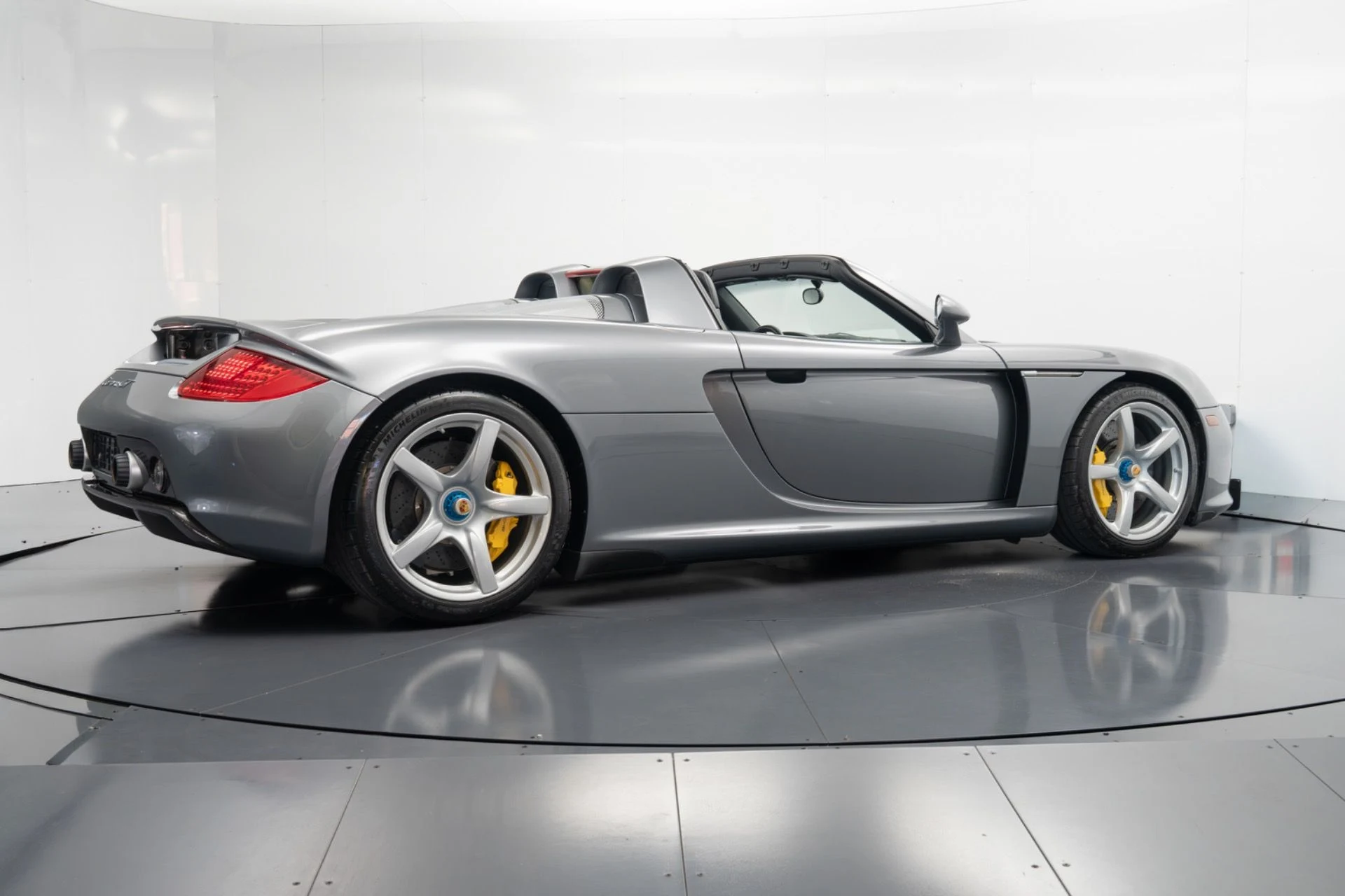 mph002_1830371608_Used_2004_Porsche_Carrera_GT_1793121937_e4ecf33b82