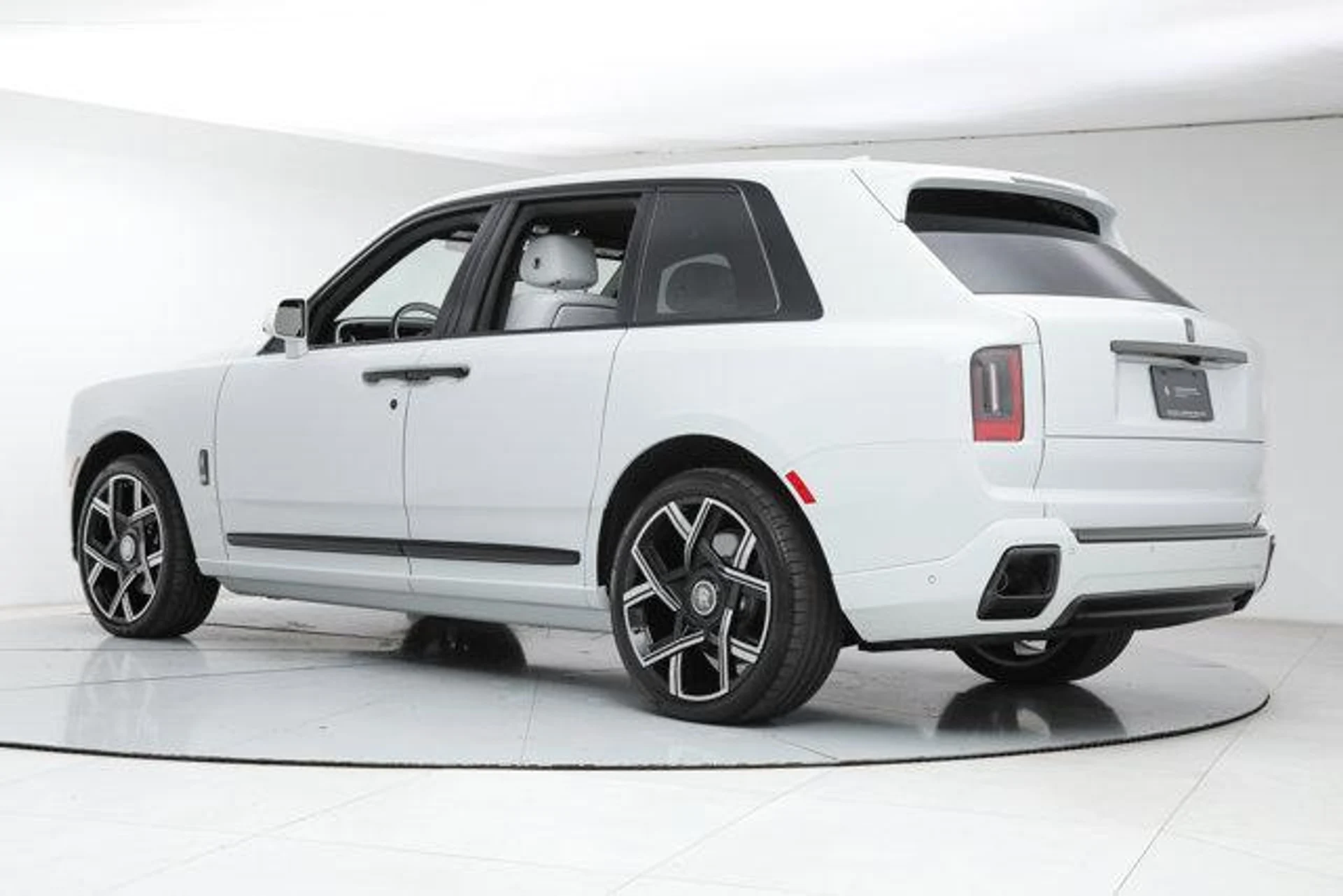 mph002_1830851375_o_F3_X8xonepx_V1_Nr_Vov3kw_Kc_H_Tg_1ba3ce2357