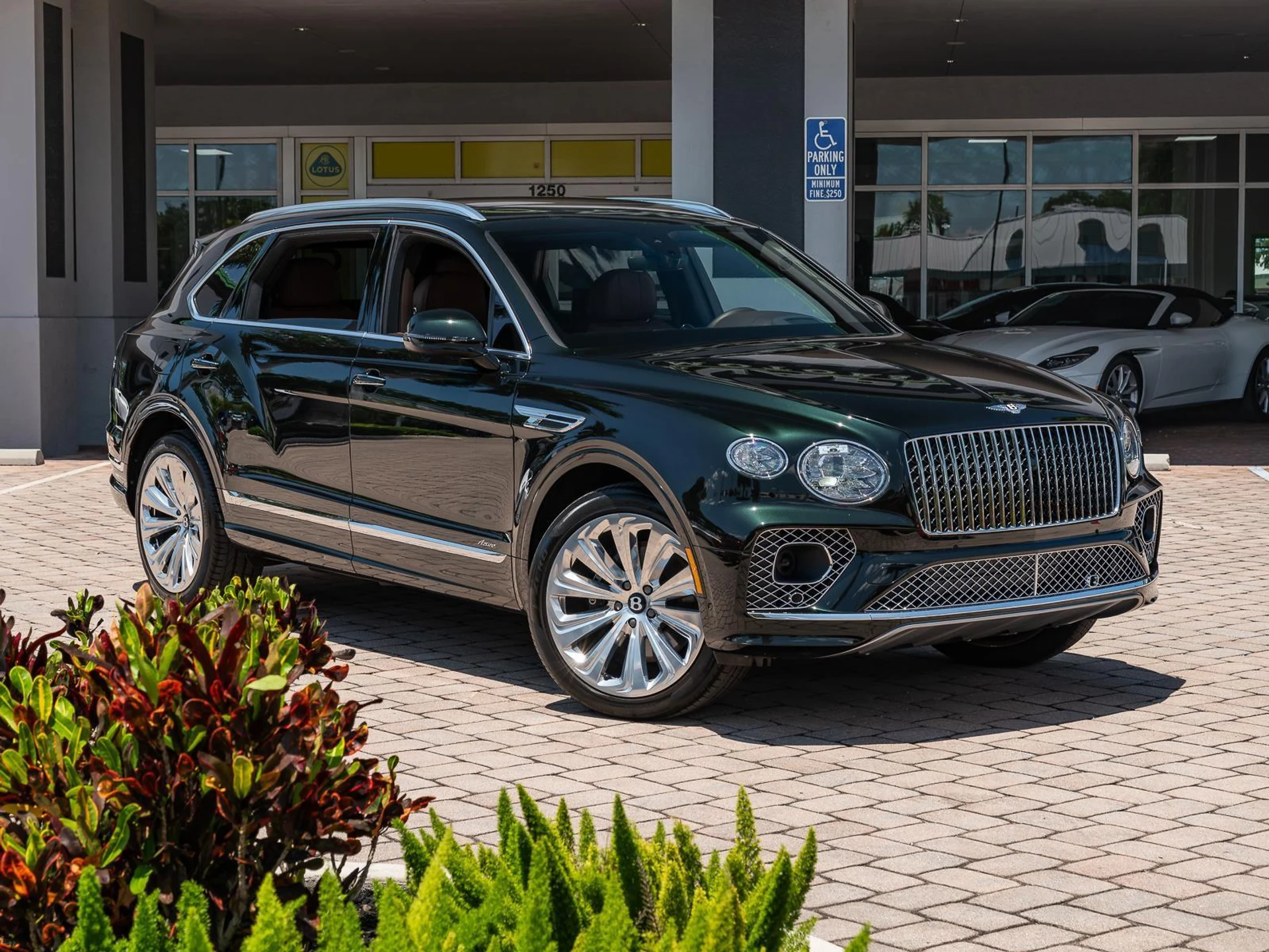 mph002_1834061085_Used_2023_Bentley_Bentayga_EWB_V8_1778364295_1f4a8acd07