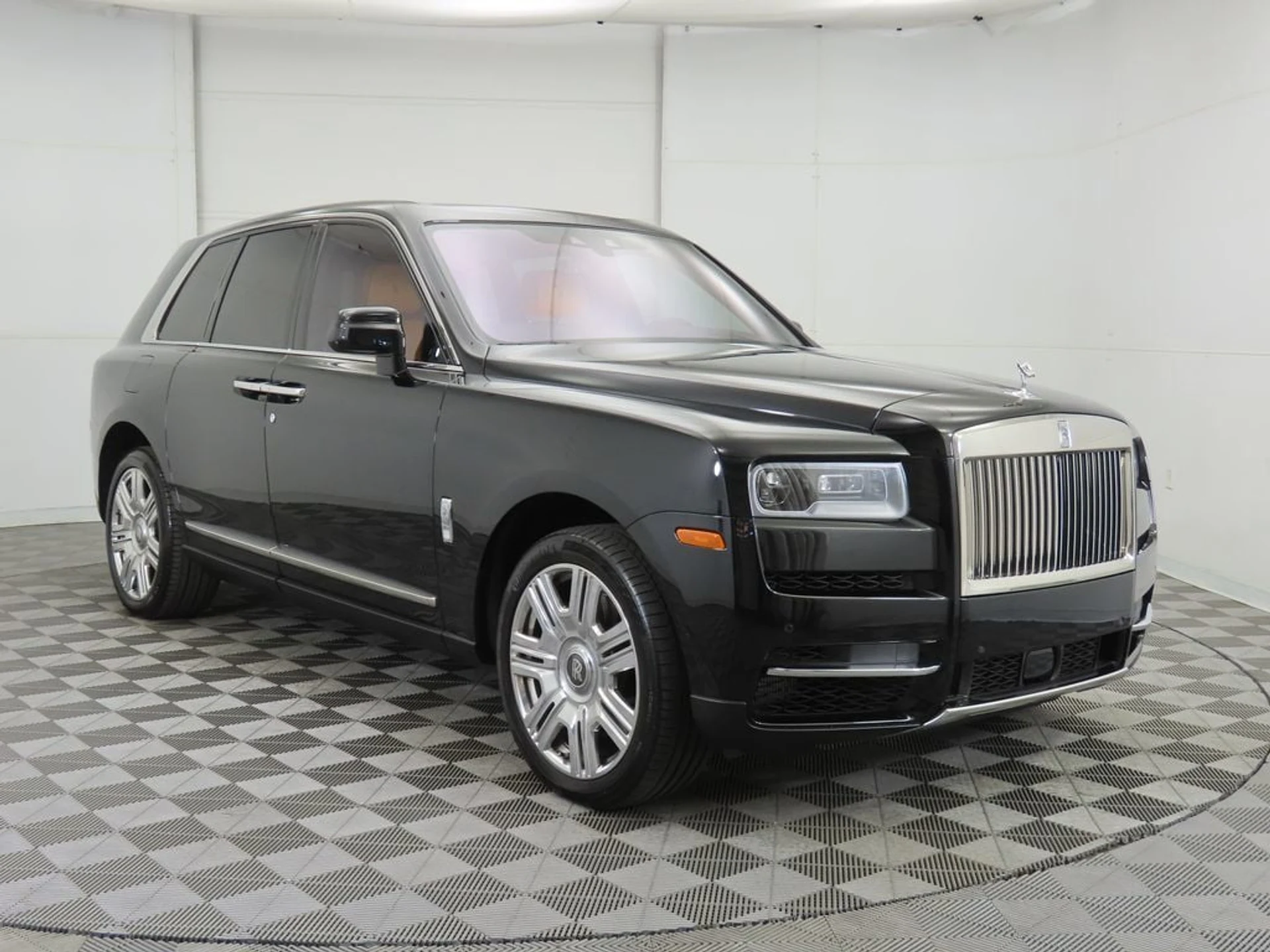 mph002_1838652076_used_2023_rolls_royce_cullinan_sportutility_8119_22974083_3_1024_35a90abfc7