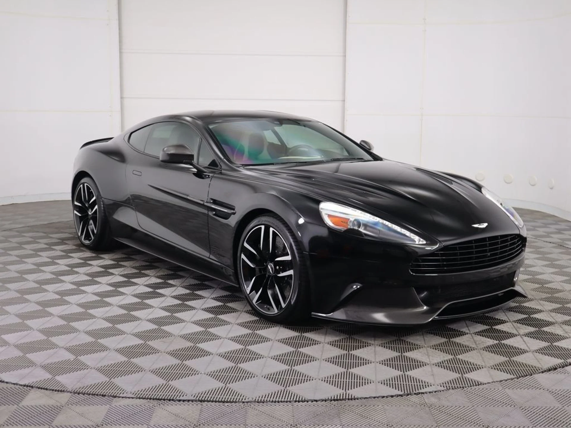 mph002_1859837590_used_2015_aston_martin_vanquish_2drcoupe_8119_22944423_3_1024_39889546fb