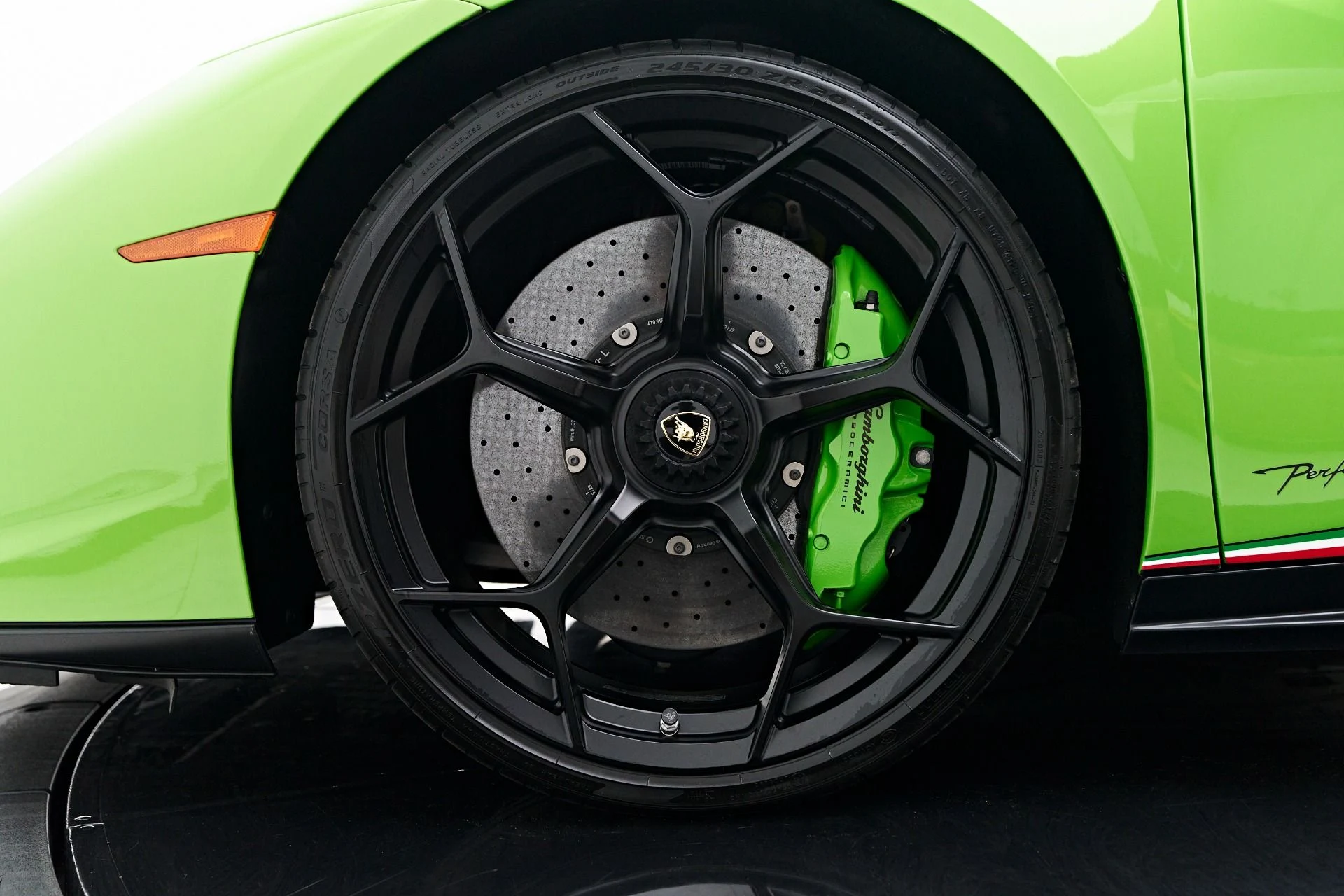mph002_1863046495_Used_2019_Lamborghini_Huracan_Performante_1757626048_52e9fccec9