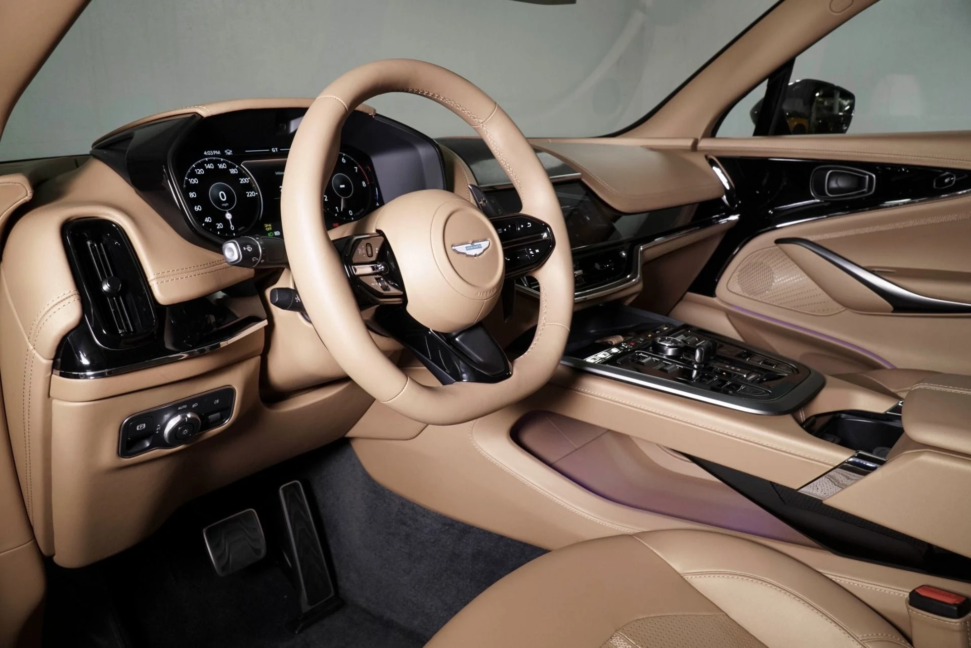 mph002_1867406544_New_2026_Aston_Martin_DBX_707_1769661941_5f677d5795