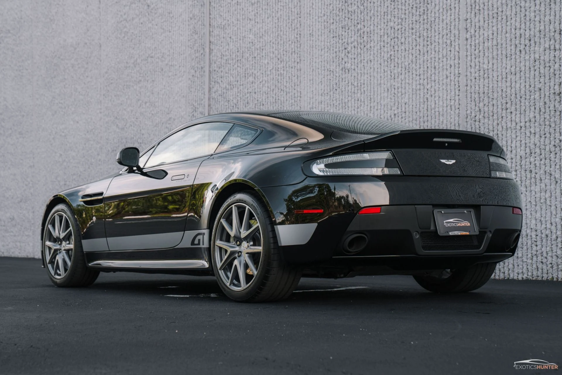 mph002_1870005920_Used_2015_Aston_Martin_V8_Vantage_GT_6_Speed_w_Argento_Grey_Interior_1746627937_28e9b09a38