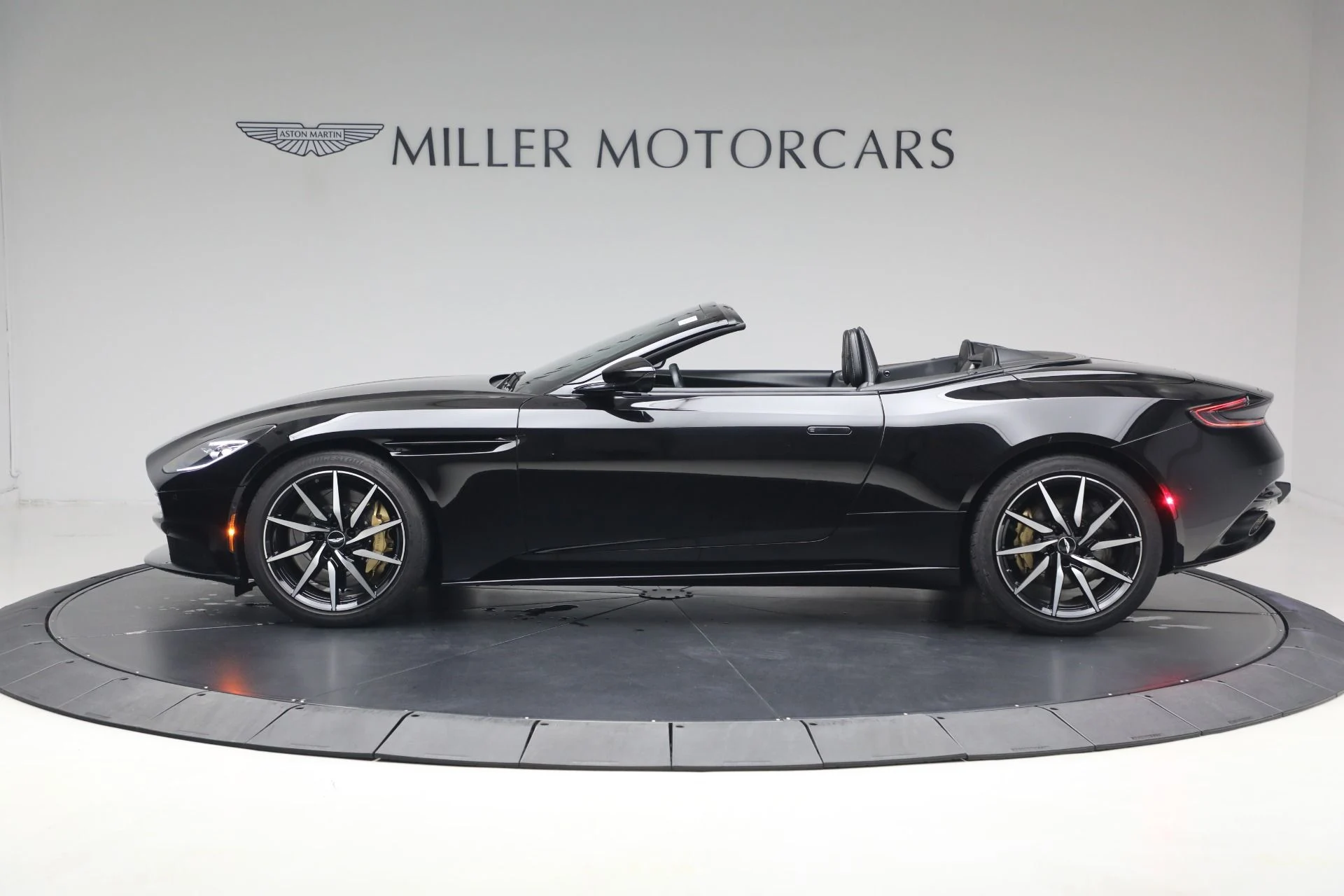 mph002_18705544_Used_2020_Aston_Martin_DB_11_Volante_1780502553_3b4c40810f