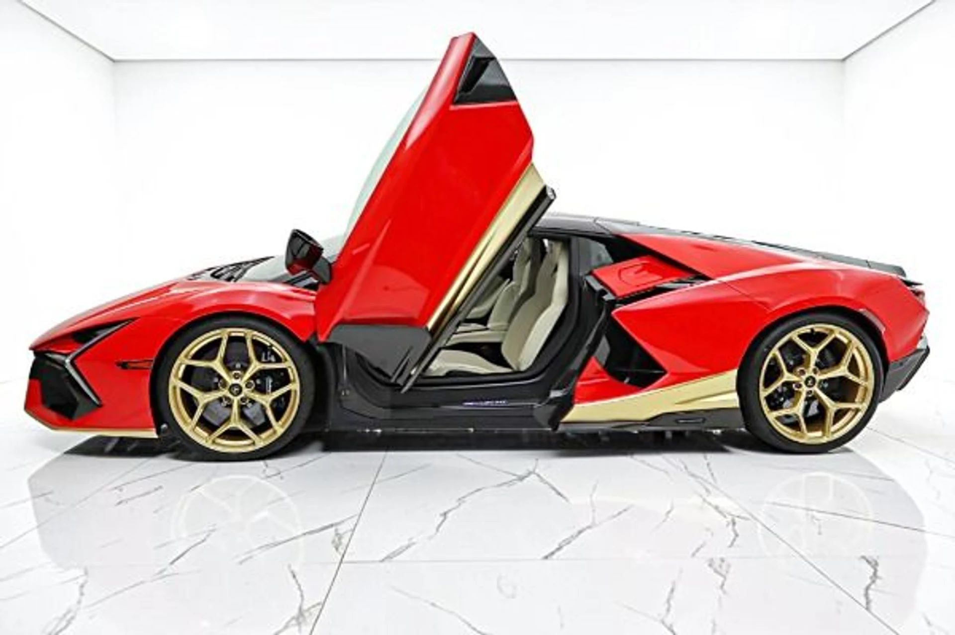 mph002_1877150763_Used_2025_Lamborghini_Revuelto_3eef65d7b1