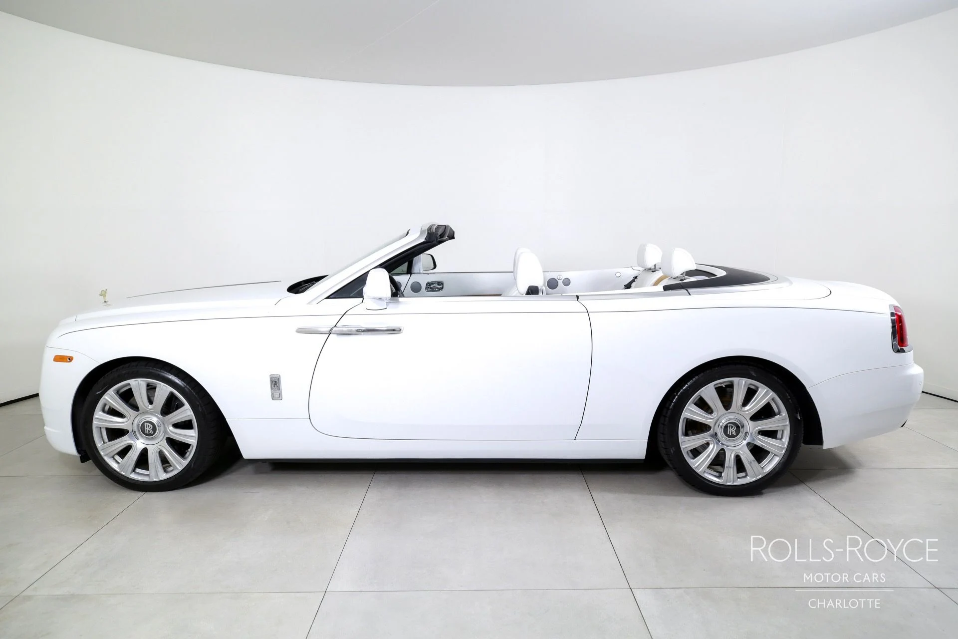 mph002_1878028033_Used_2019_Rolls_Royce_Dawn_1750192596_b1aa5db5ca
