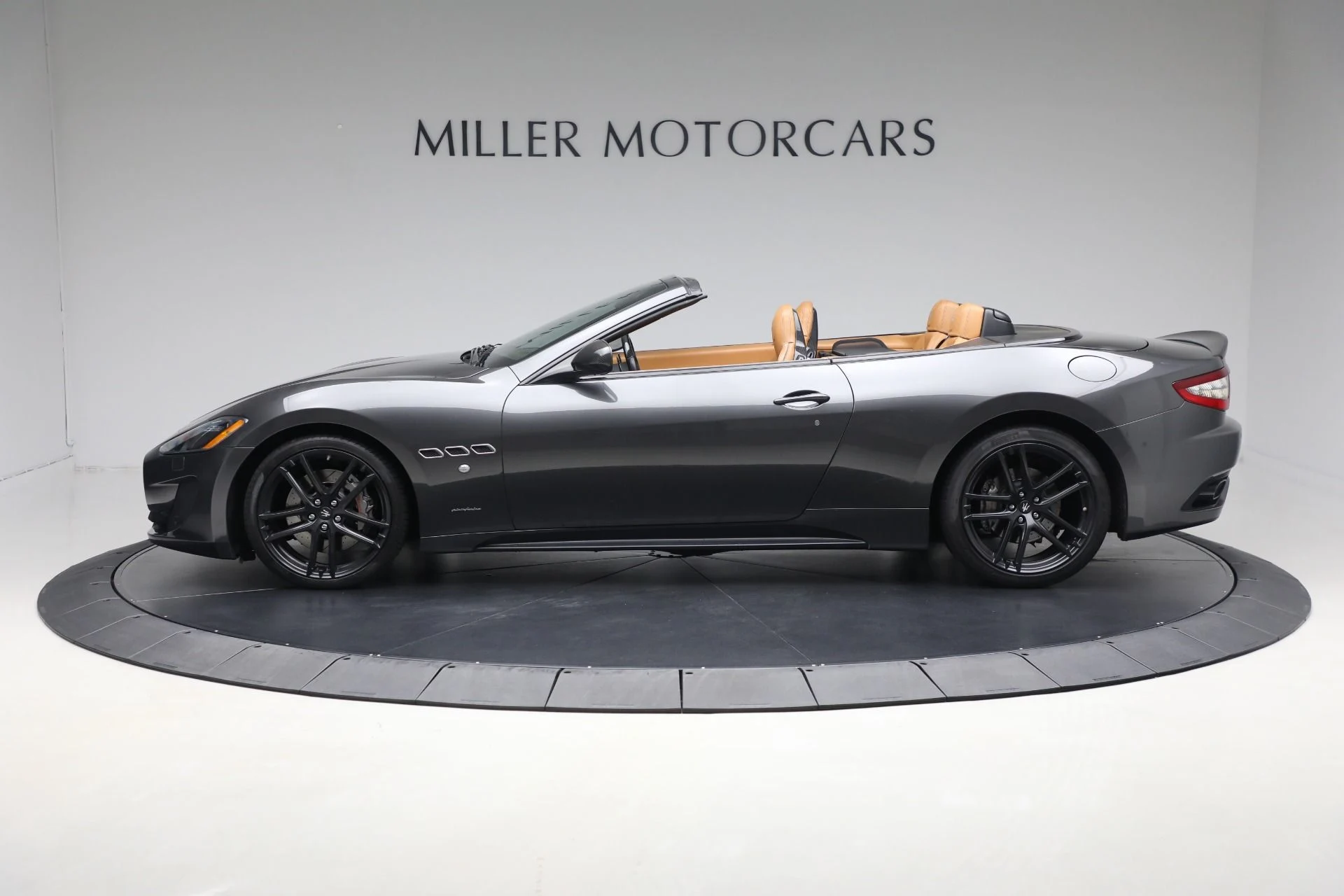 mph002_1891370992_Used_2015_Maserati_Gran_Turismo_fc6d6a75ee