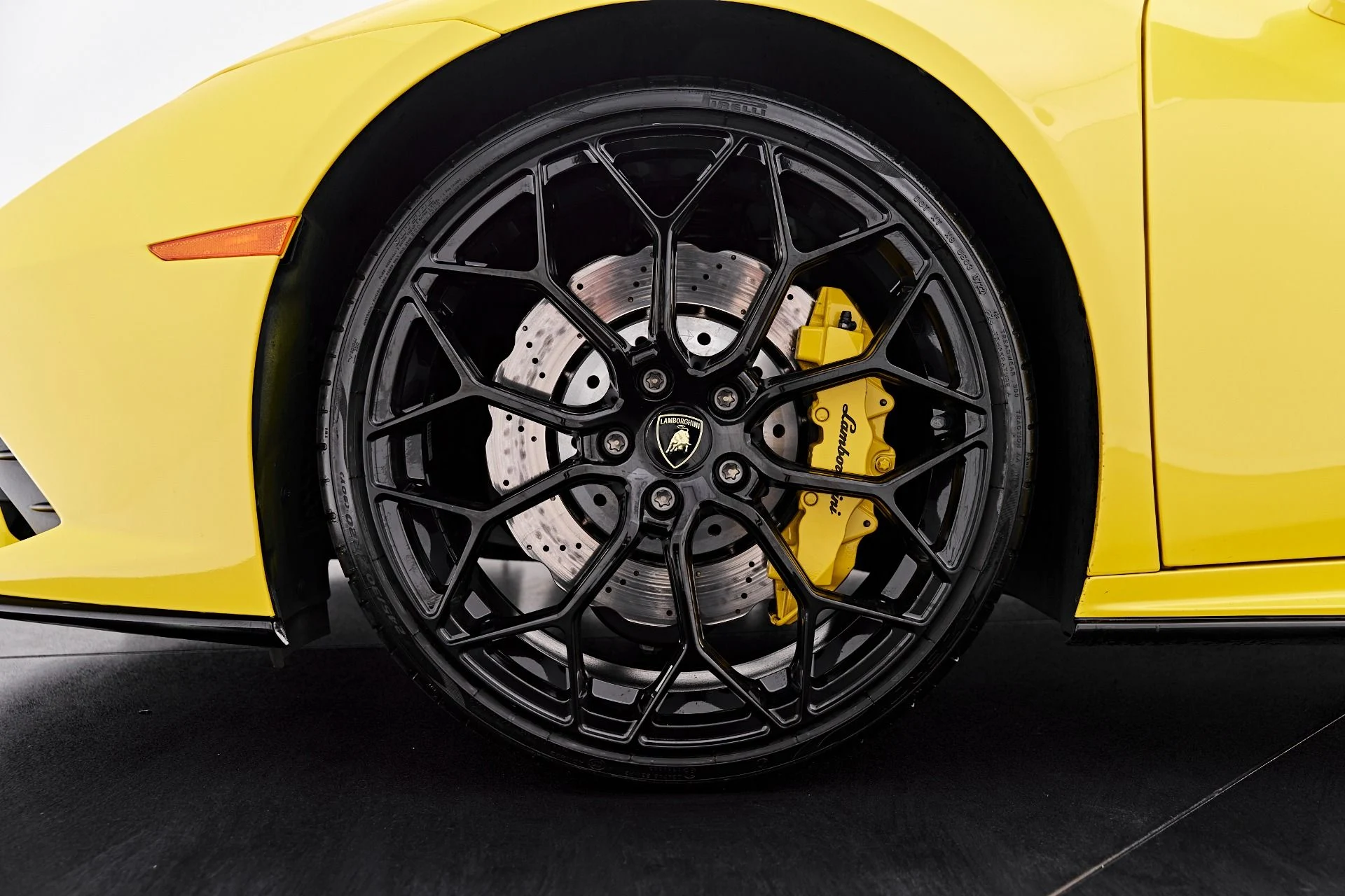 mph002_1893238116_Used_2022_Lamborghini_Huracan_EVO_Base_1787357762_0219160149