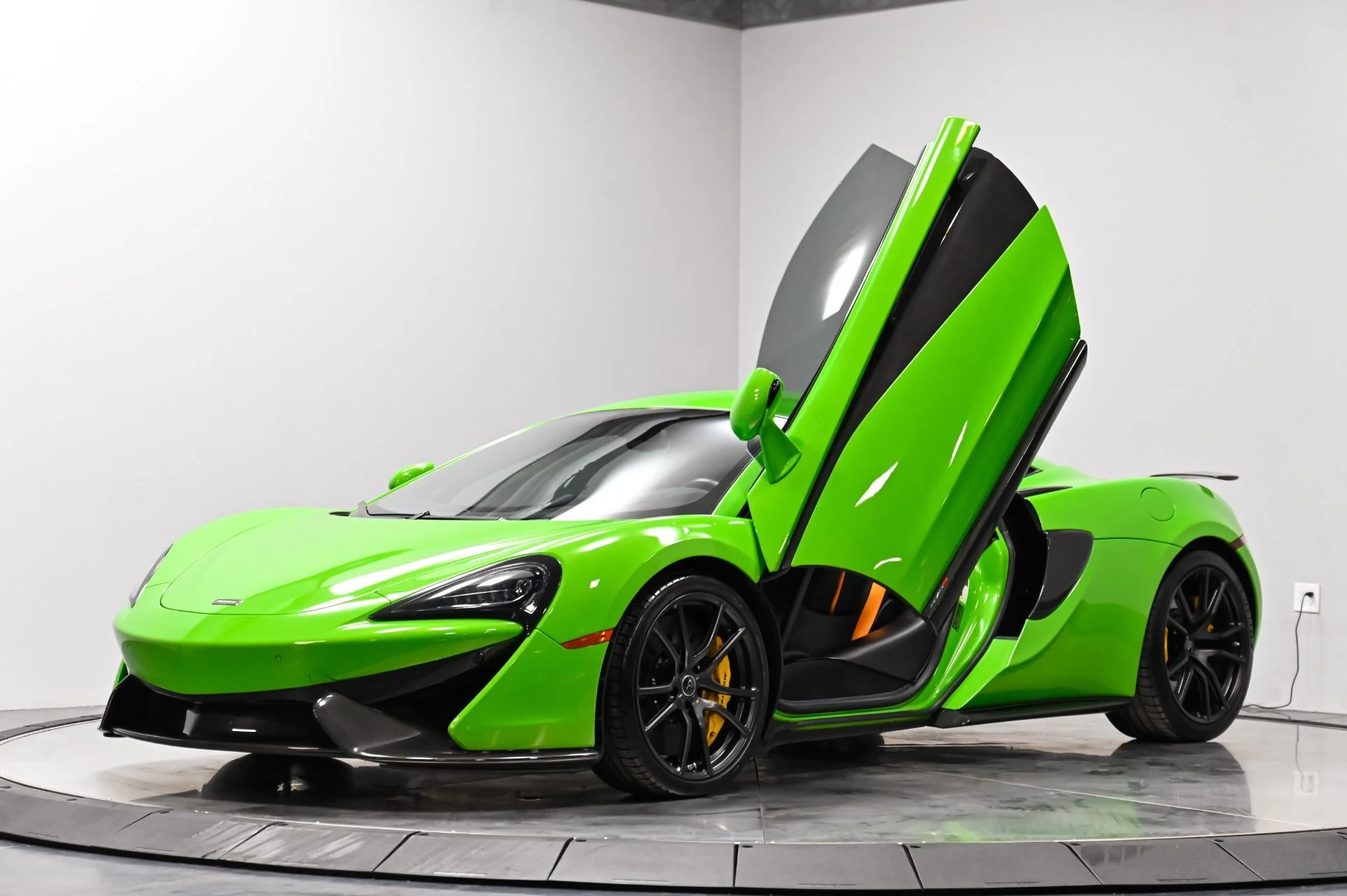 mph002_1901423833_Used_2016_Mc_Laren_570_S_Base_1792437828_74b6d3edb3