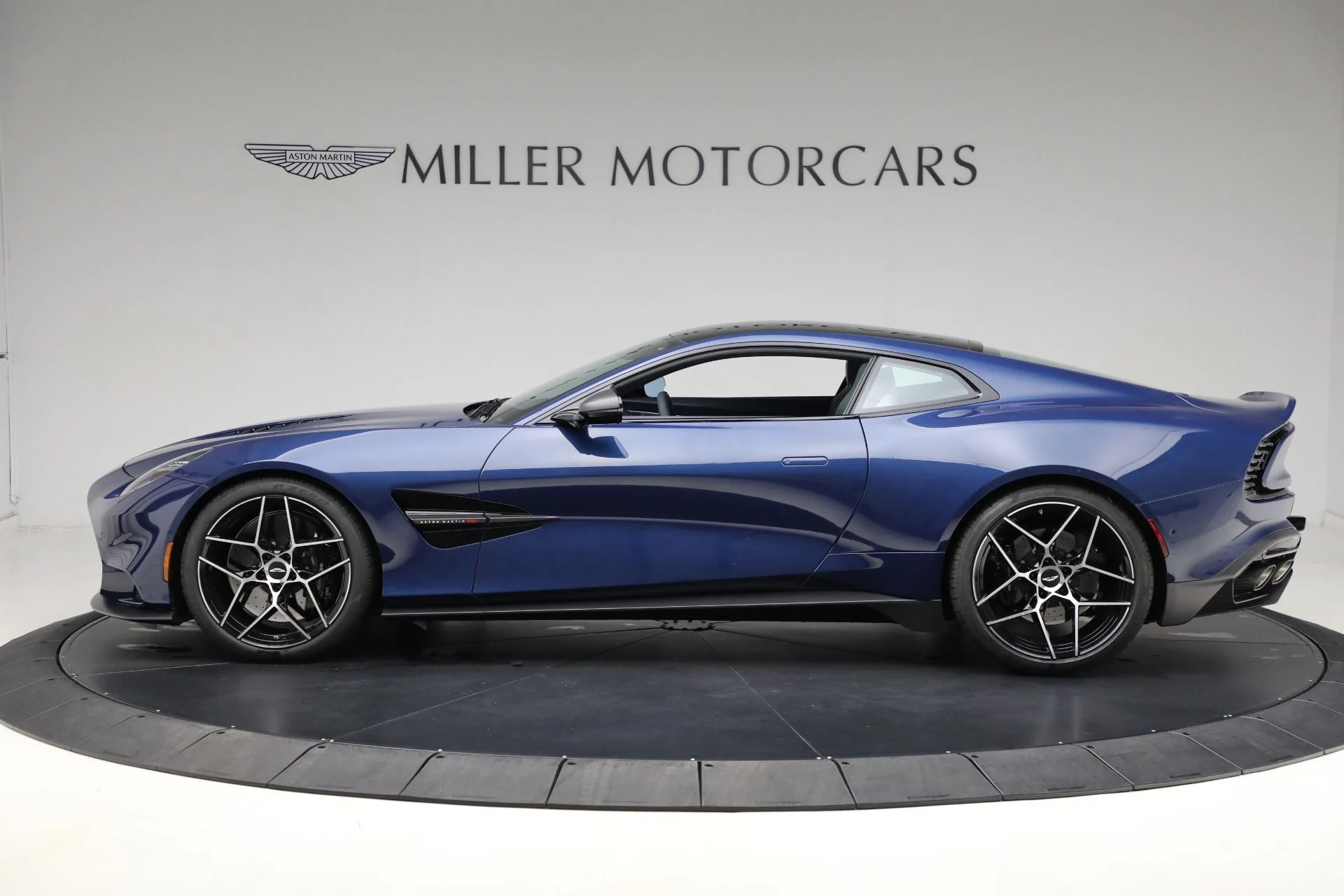 mph002_190178856_New_2025_Aston_Martin_Vanquish_1735676879_dfaa8cce87