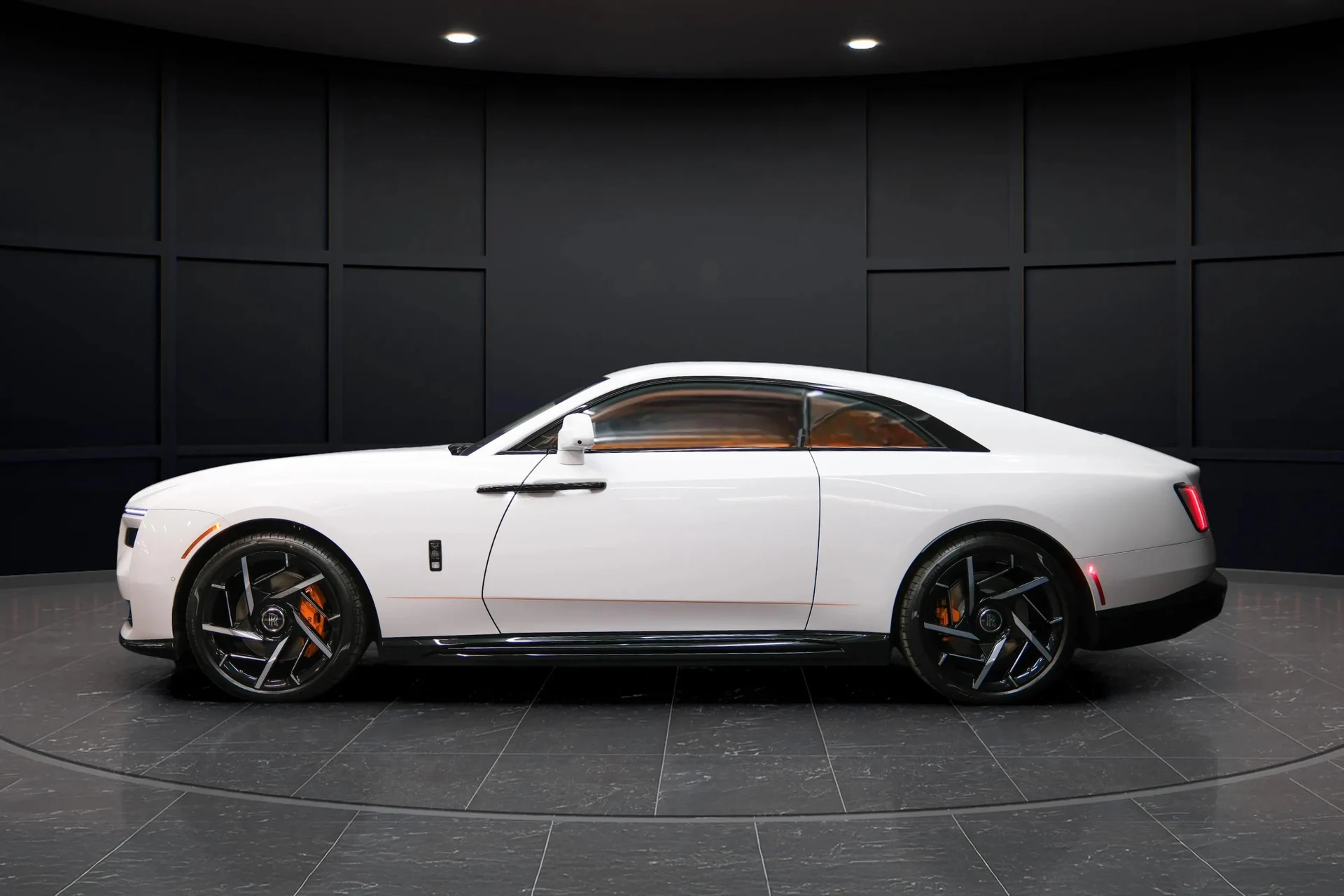 mph002_1905368899_419180ee_93ad_4286_996e_a9f1eeec6fb1_202620_Rolls_Royce20_Black20_Badge20_Spectre20282600829_8_3859f42e81