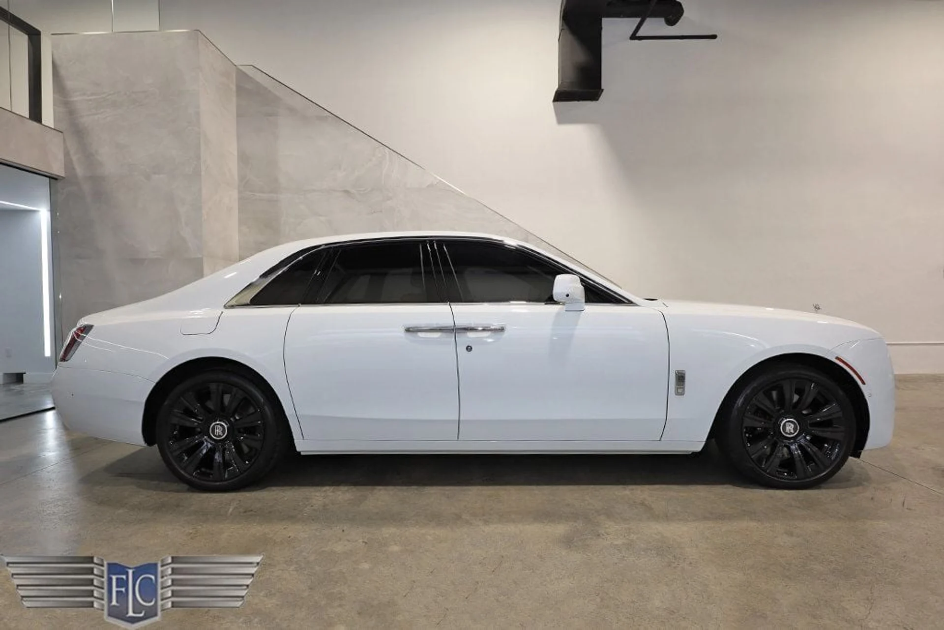 mph002_1907559739_used_2021_rolls_royce_ghost_withghostpackage_9689_21336772_3_1024_bd3cdb8227