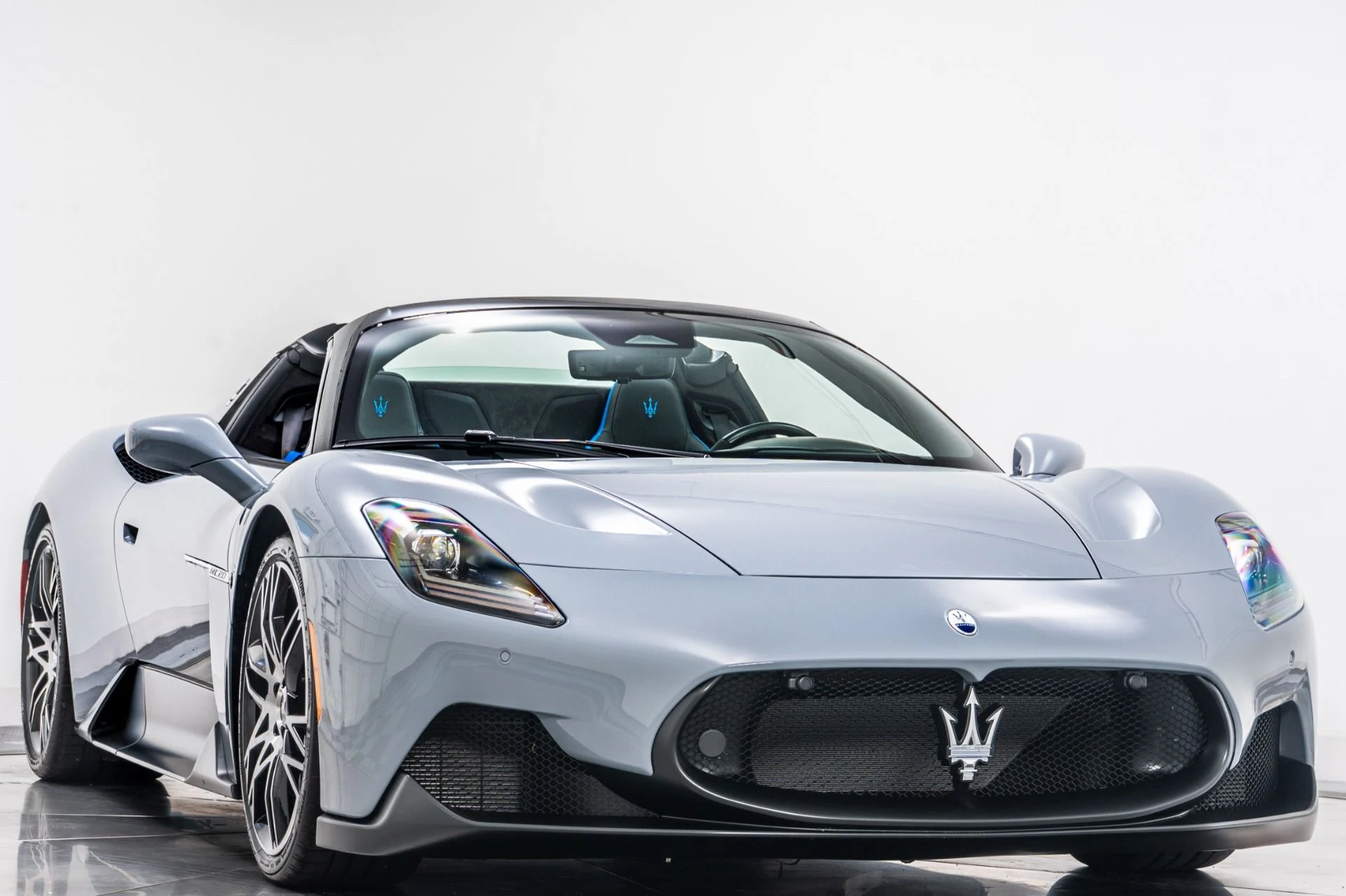 mph002_1913621493_Used_2024_Maserati_MC_20_Cielo_1755530191_89e3c2f072
