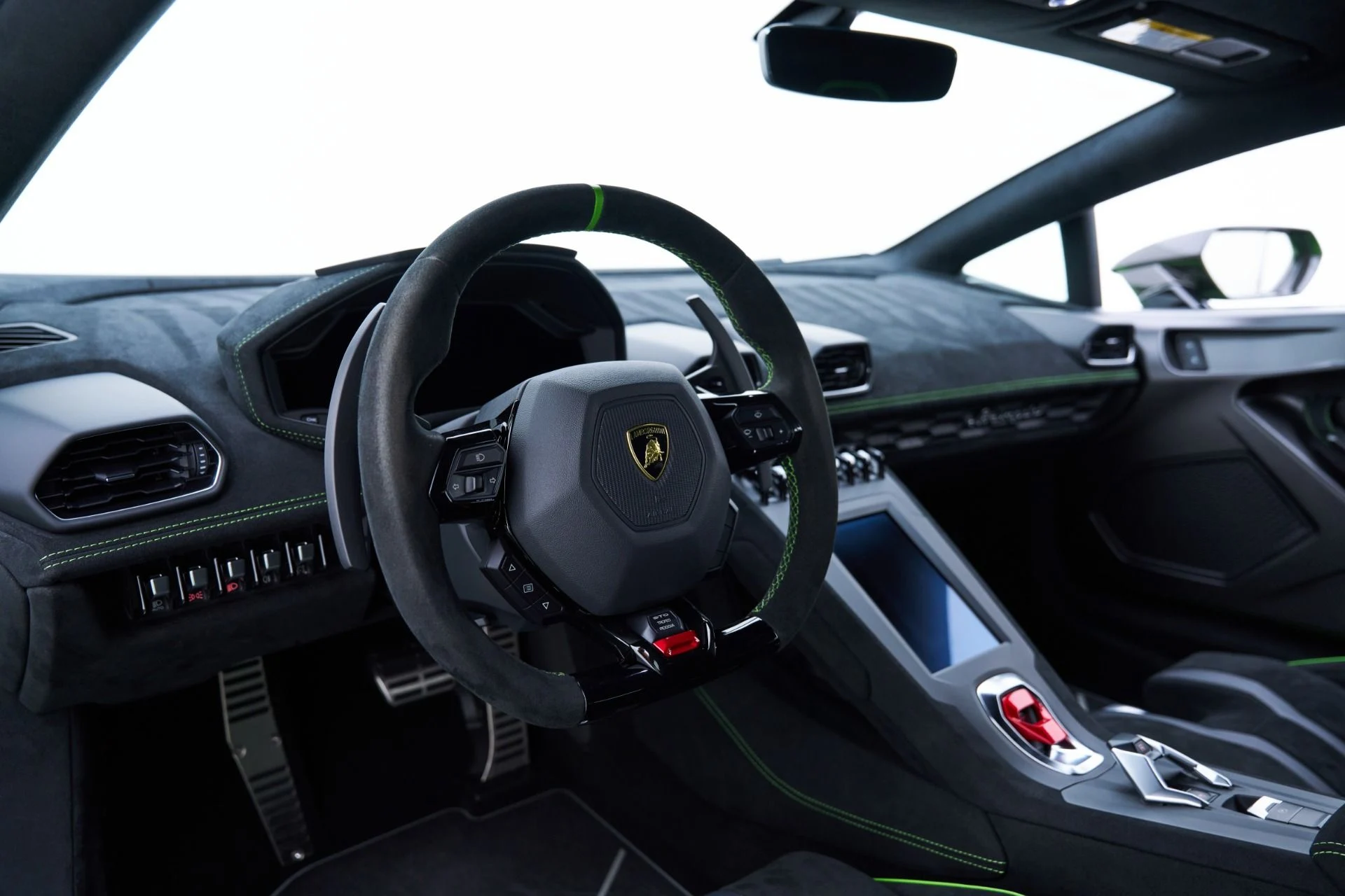mph002_1918380880_Used_2024_Lamborghini_Huracan_STO_Base_1793231329_e2aa7899f8