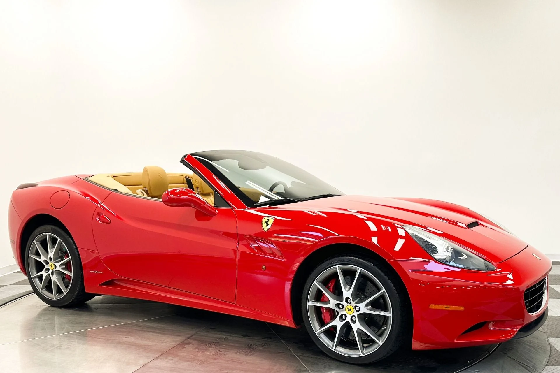 mph002_1918757704_Used_2013_Ferrari_California_Daytona_Seats_Forged_Wheels_Extended_Beige_Leather_1771614841_85702dc917