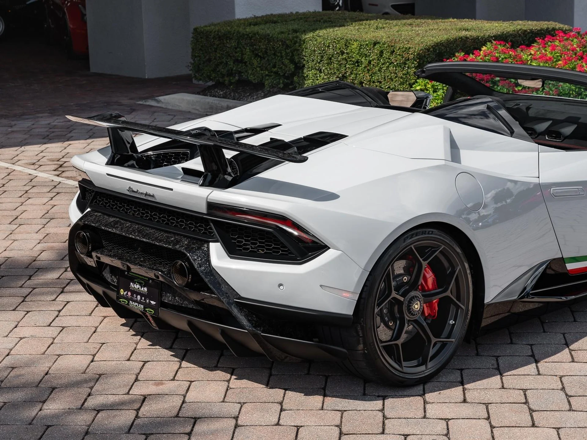 mph002_1923869309_Used_2018_Lamborghini_Huracan_Performante_Spyder_1761599110_f6c44b4498