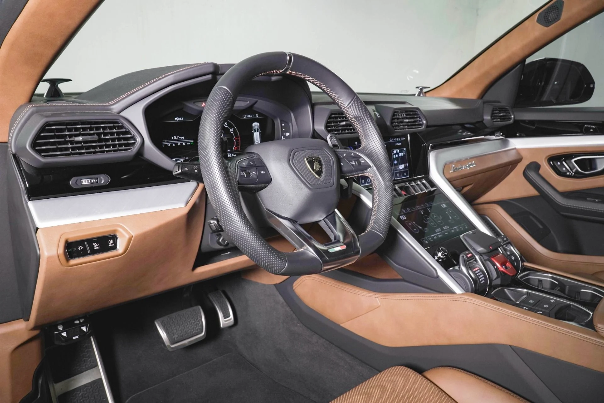 mph002_1931662461_Used_2022_Lamborghini_Urus_1785773690_63be2ae5d0