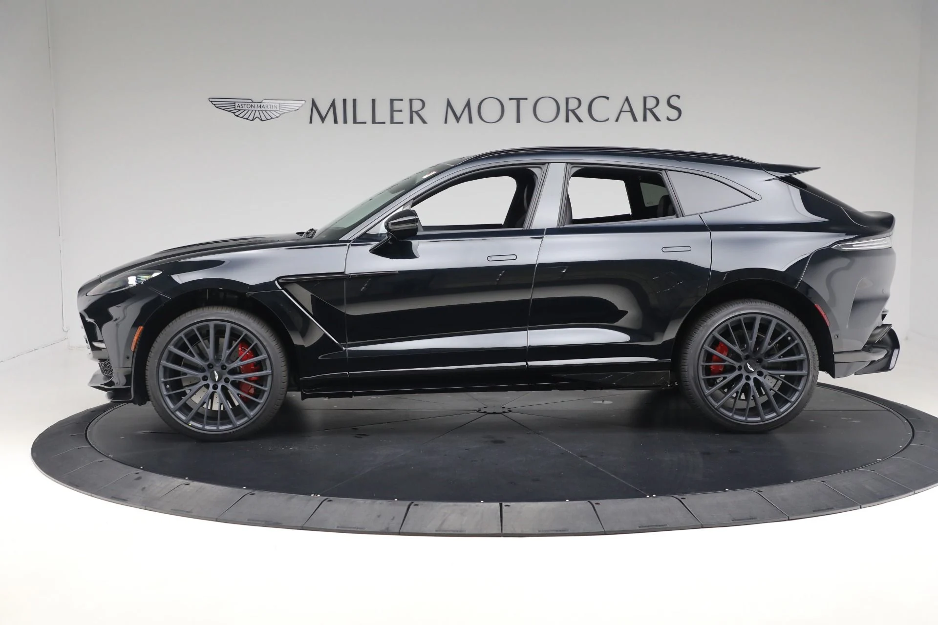 mph002_1937553411_New_2025_Aston_Martin_DBX_707_01de37ad0e