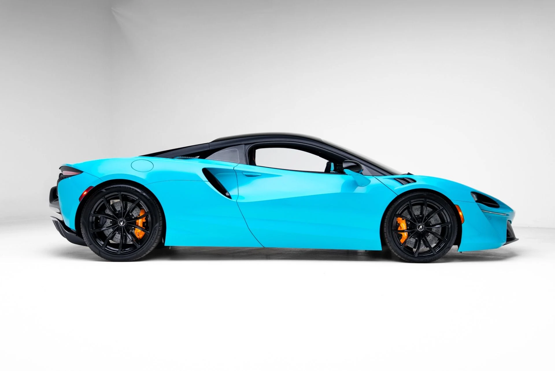 mph002_1943735681_Used_2023_Mc_Laren_Artura_1770682323_729264b771