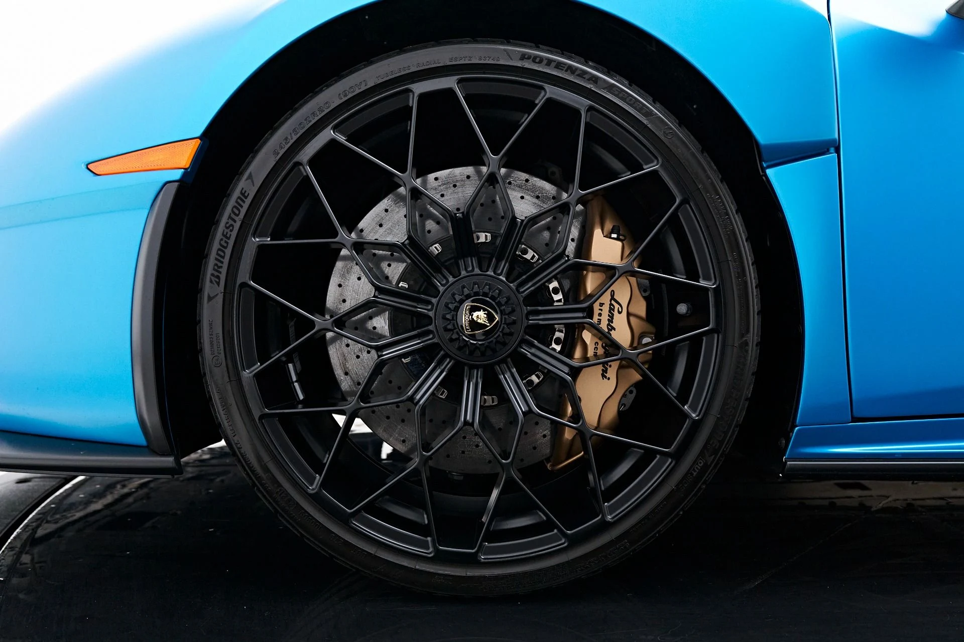 mph002_1948583253_Used_2022_Lamborghini_Huracan_STO_Base_1732754503_0a0b6c1494