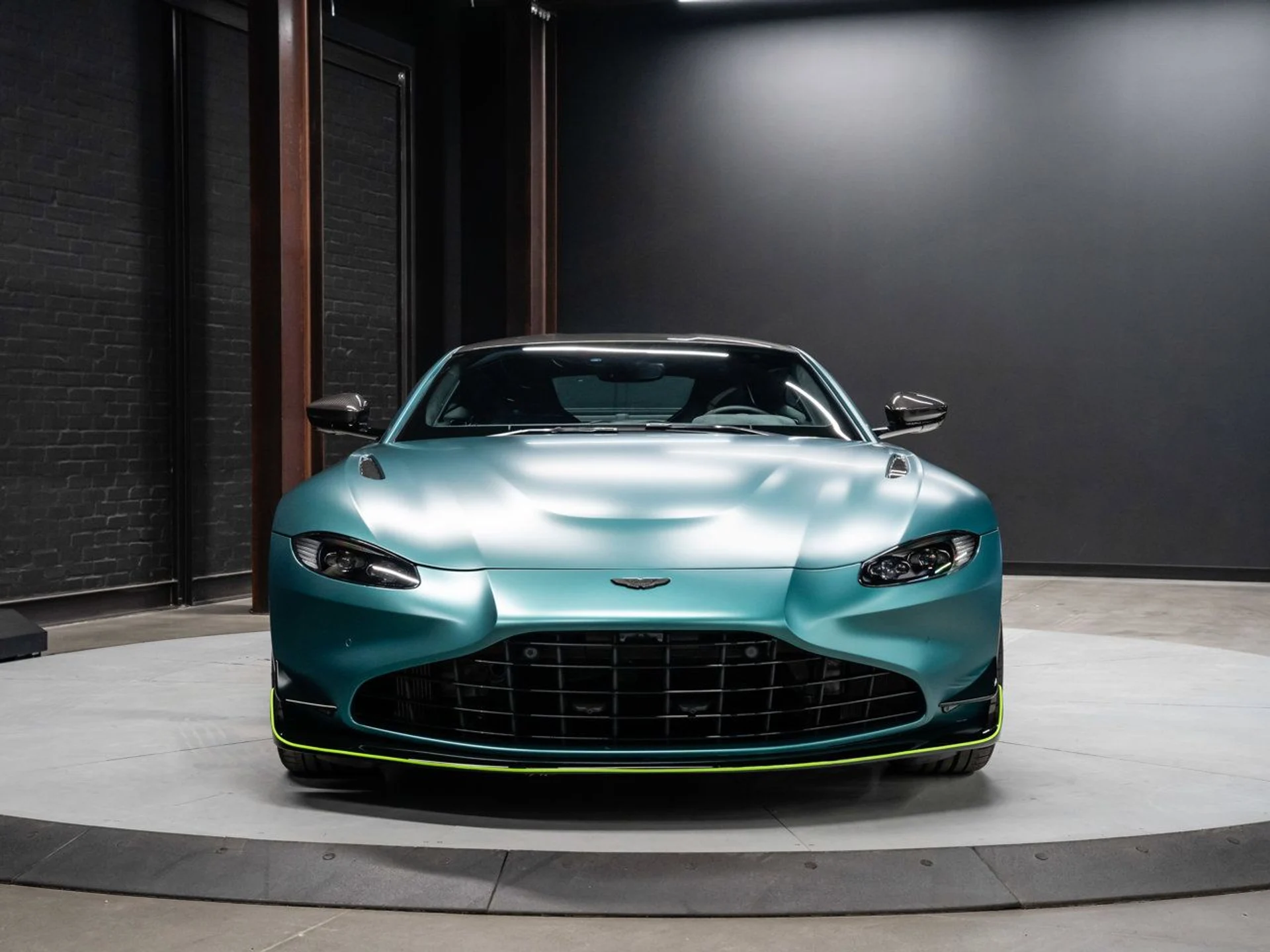 mph002_1953371081_aston_martin_vantage_2023_8542189e03