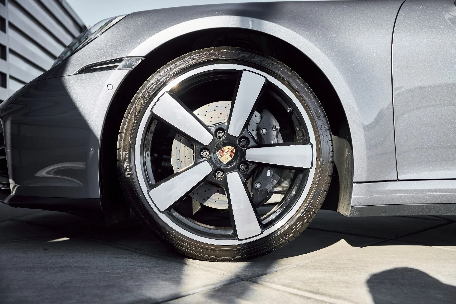 mph002_1953442075_Used_2025_Porsche_911_Carrera_1768012296_e254ae917d