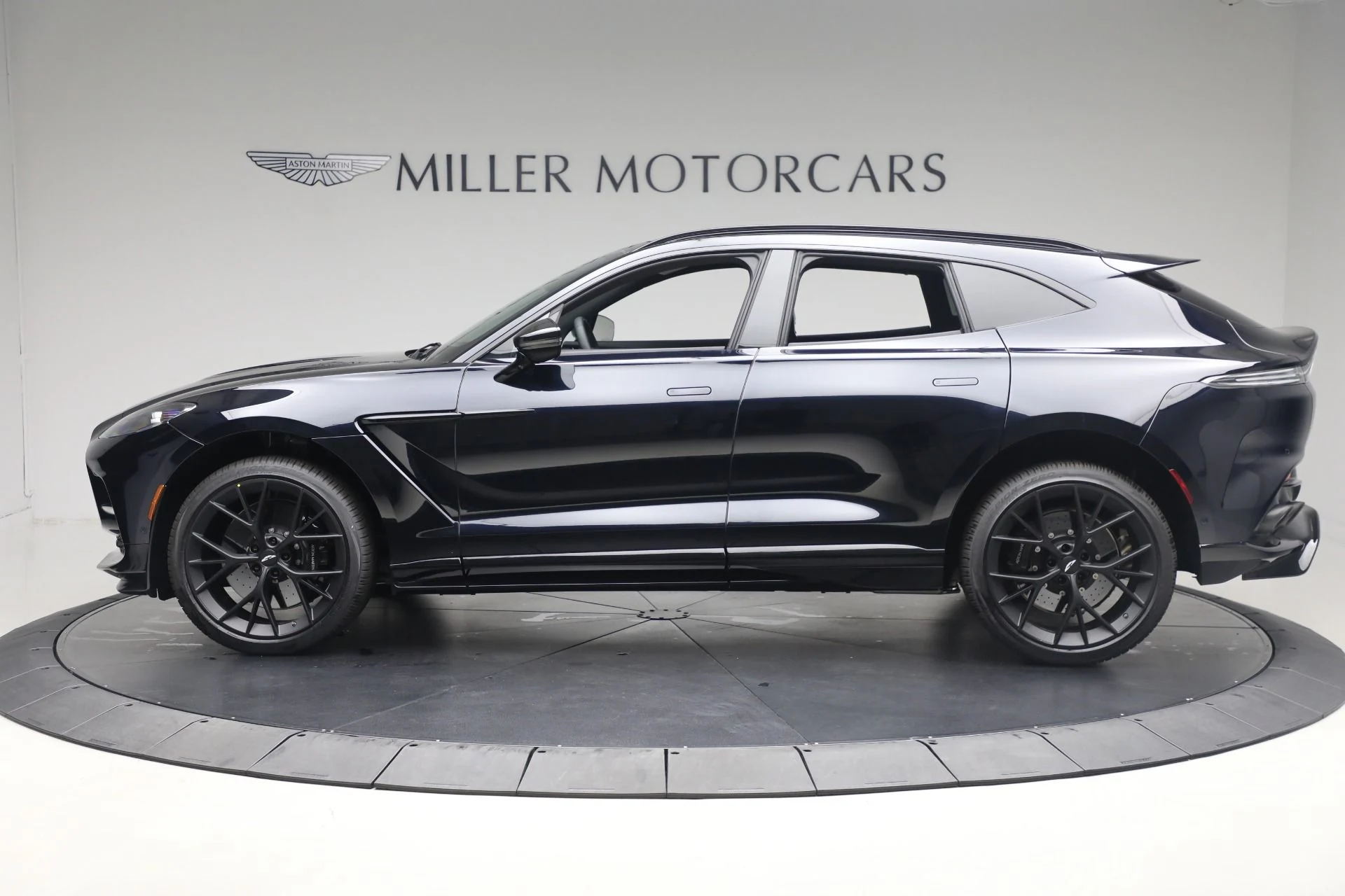 mph002_1973181420_New_2025_Aston_Martin_DBX_707_443e14c329