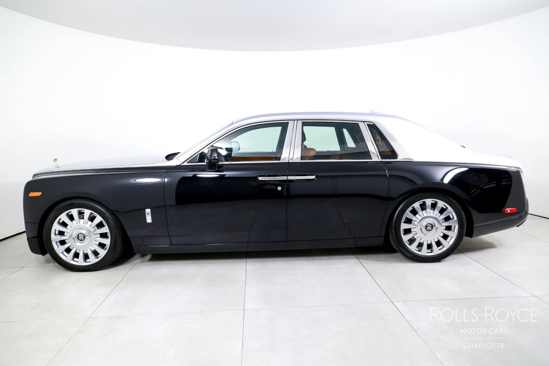 mph002_197356790_Used_2018_Rolls_Royce_Phantom_1754410239_95b9021373