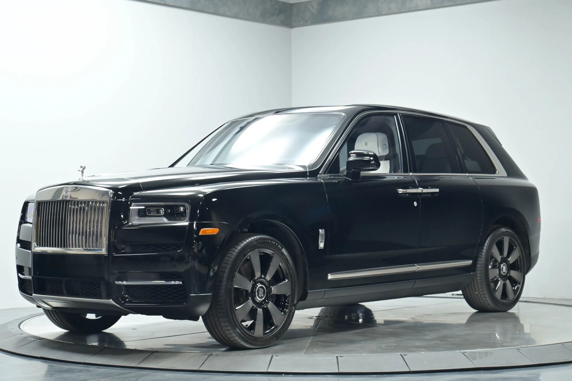 mph002_197531037_Used_2023_Rolls_Royce_Cullinan_1782858114_4f225b5941