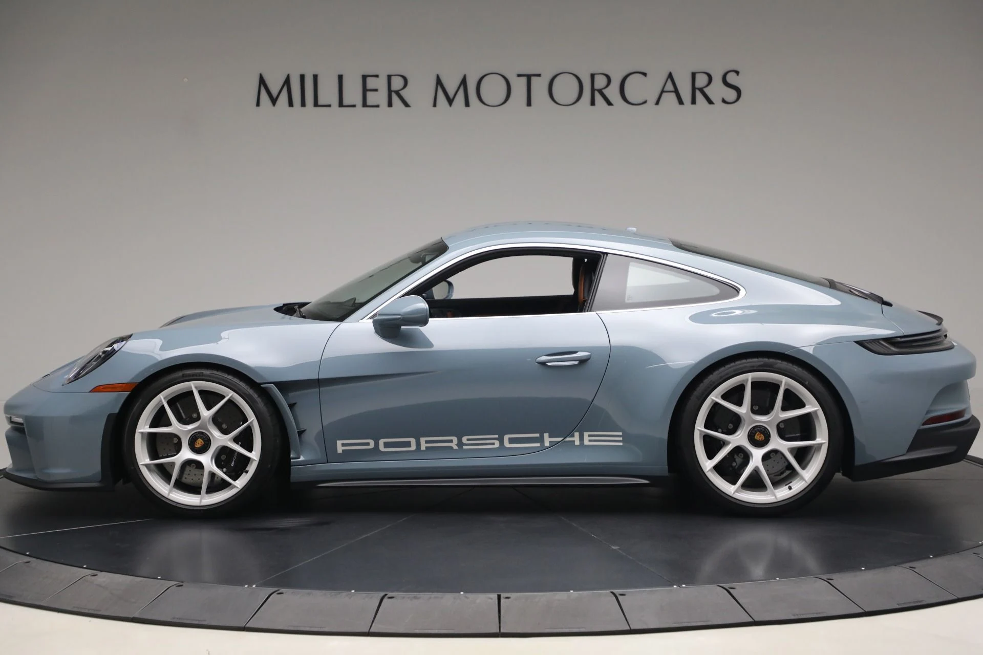 mph002_1975430122_Used_2024_Porsche_911_ST_1764957480_0535d2705e