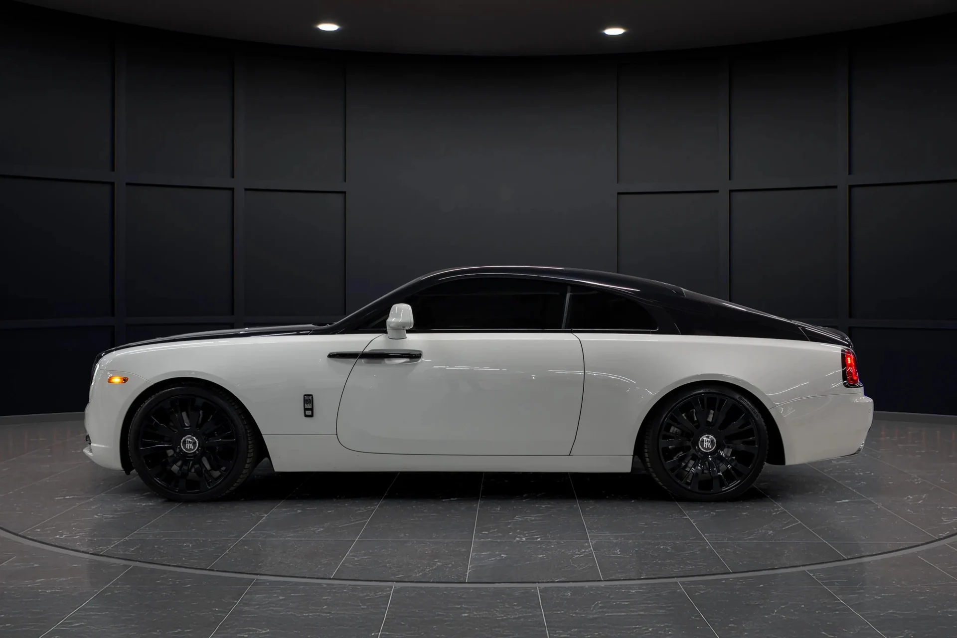 mph002_1981771310_bc54fb78_6991_4976_9c0f_7aee2d4272bb_201720_Rolls_Royce20_Wraith2028_SCA_665_C56_HUX_8653929_6_700751a196