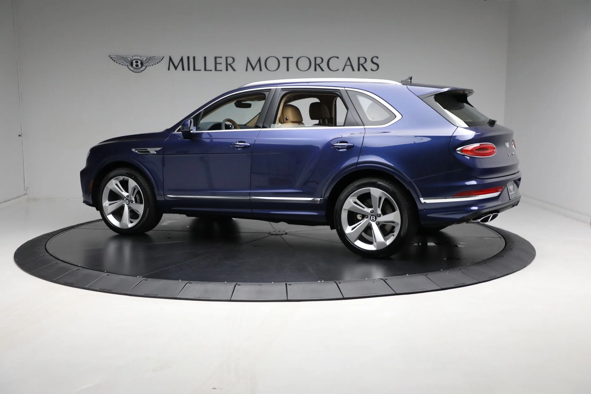 mph002_1989515286_Used_2023_Bentley_Bentayga_V8_bf985300ff