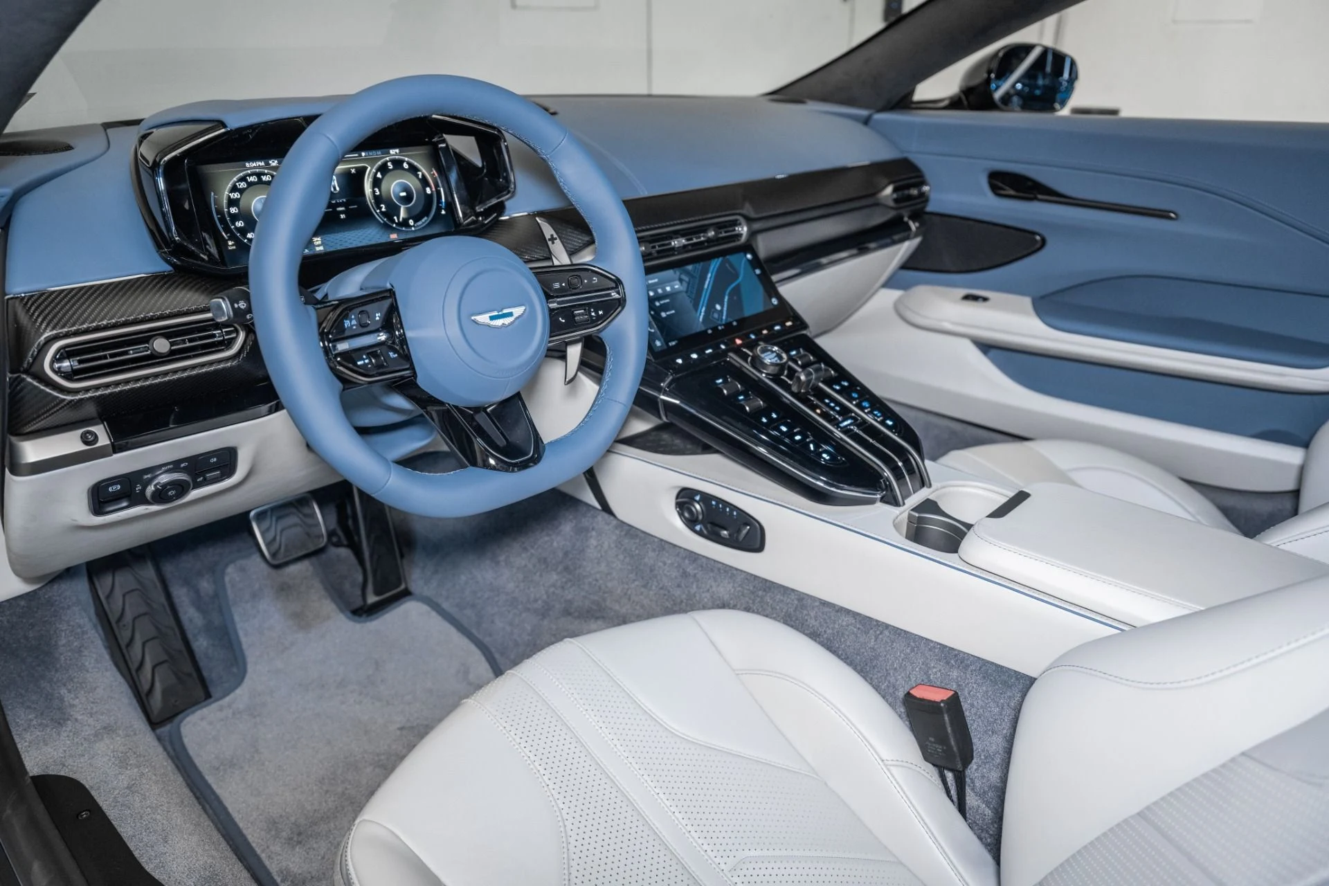mph002_1994101913_New_2026_ASTON_MARTIN_VANTAGE_1759240597_378600da14