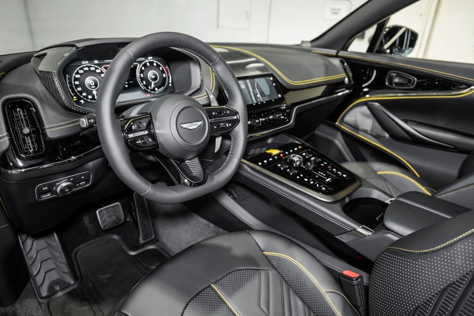 mph002_1999453572_New_2026_Aston_Martin_DBX_S_1778681702_351deb78da