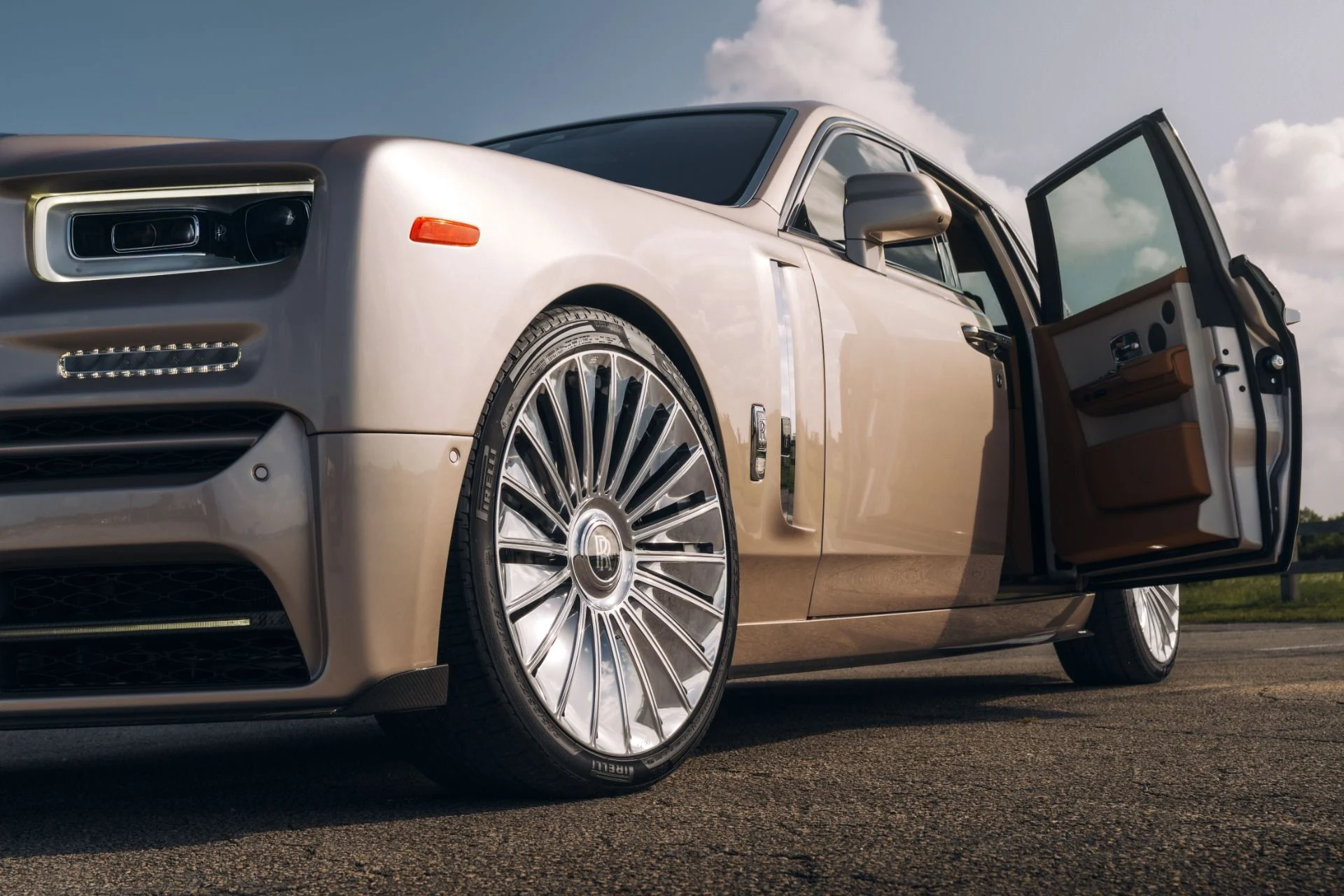 mph002_2000848478_Used_2019_Rolls_Royce_Phantom_FULL_MANSORY_BUILD_525600_MSRP_White_Sands_Paint_w_Starlight_Warranty_1753731338_730f1cdeec