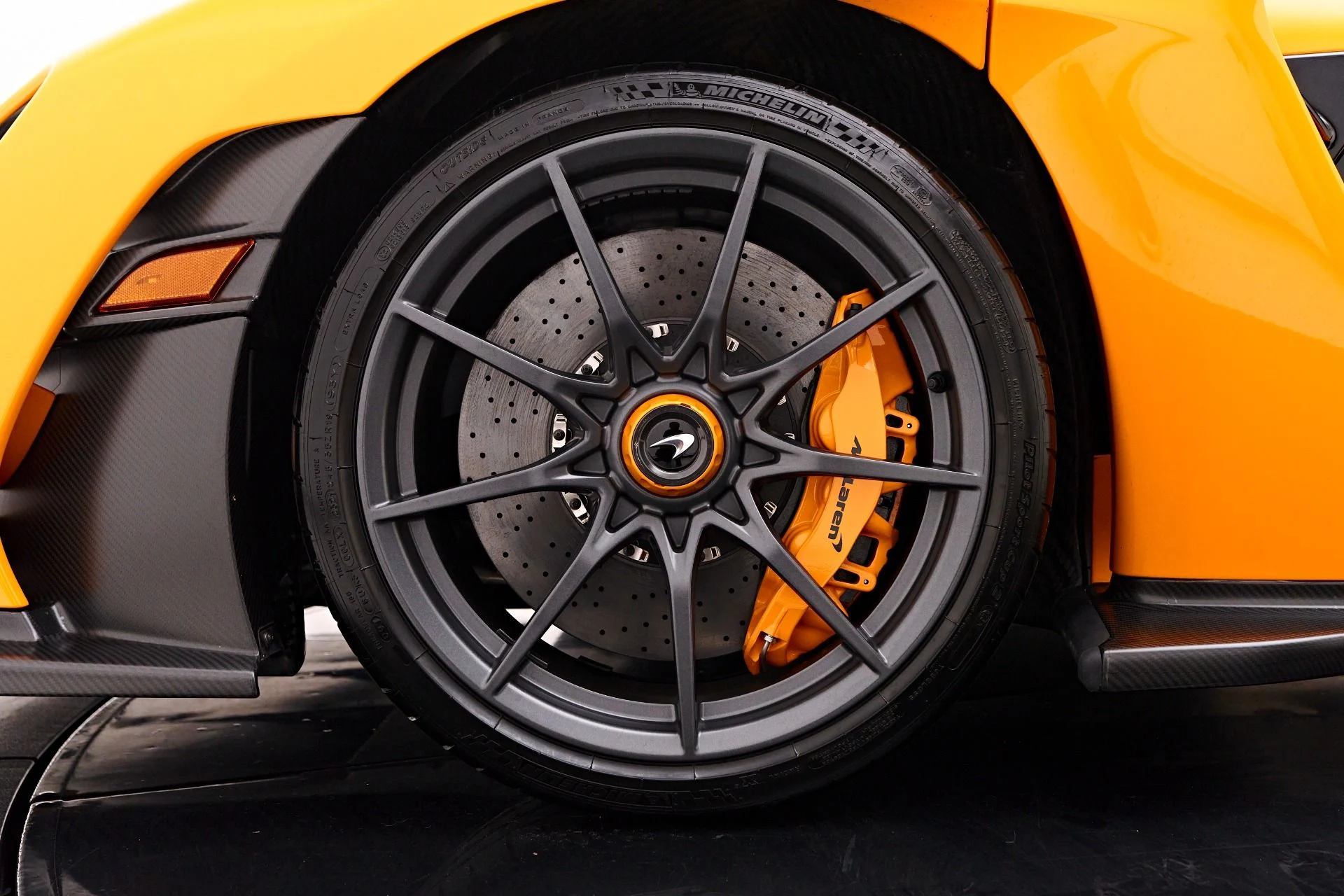 mph002_2007077267_Used_2019_Mc_Laren_Senna_1754344438_c85ab8f6d3