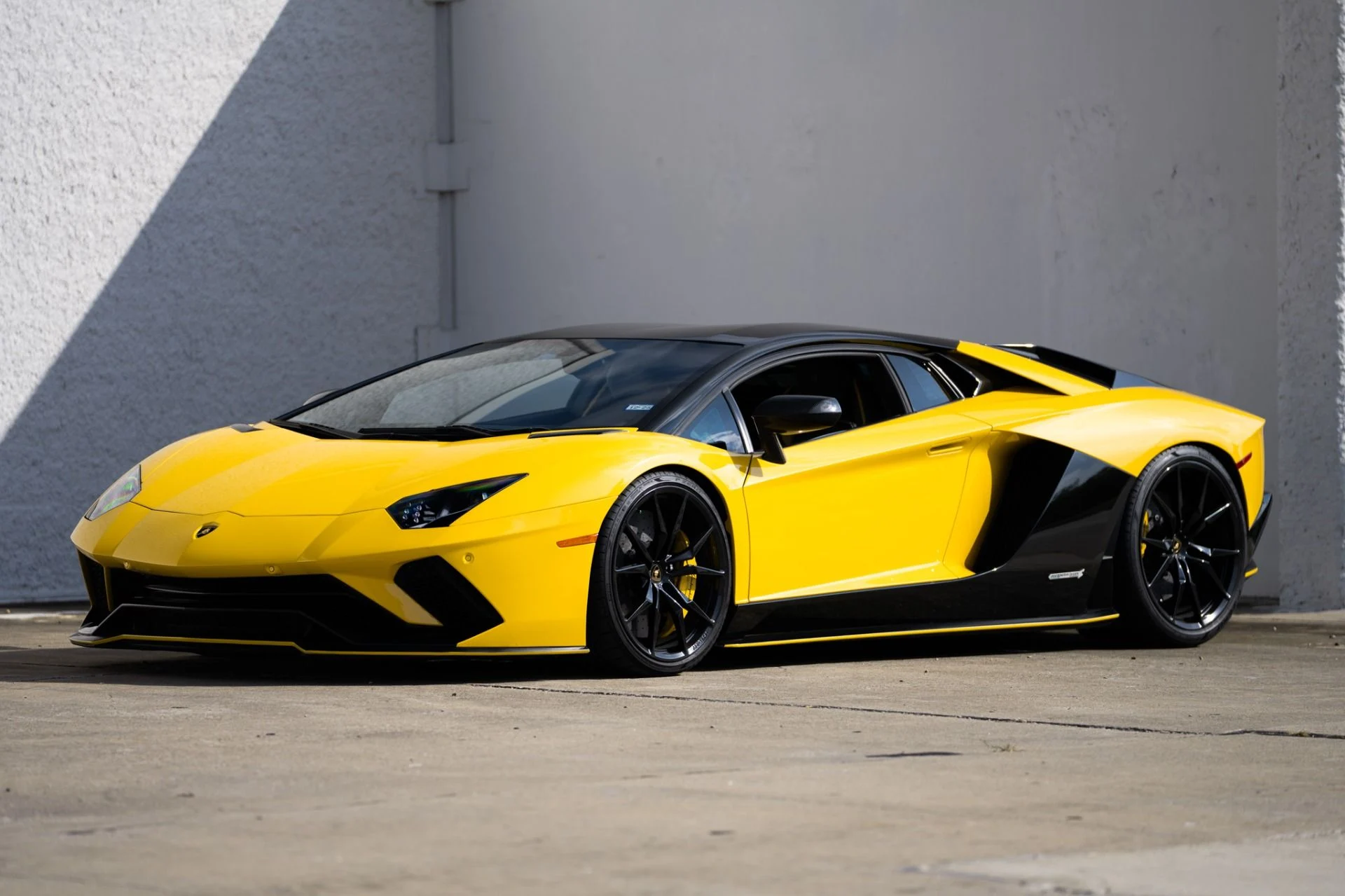 mph002_2007466633_Used_2018_Lamborghini_Aventador_S_LP_740_4_S_1761083724_0cd8600e8f