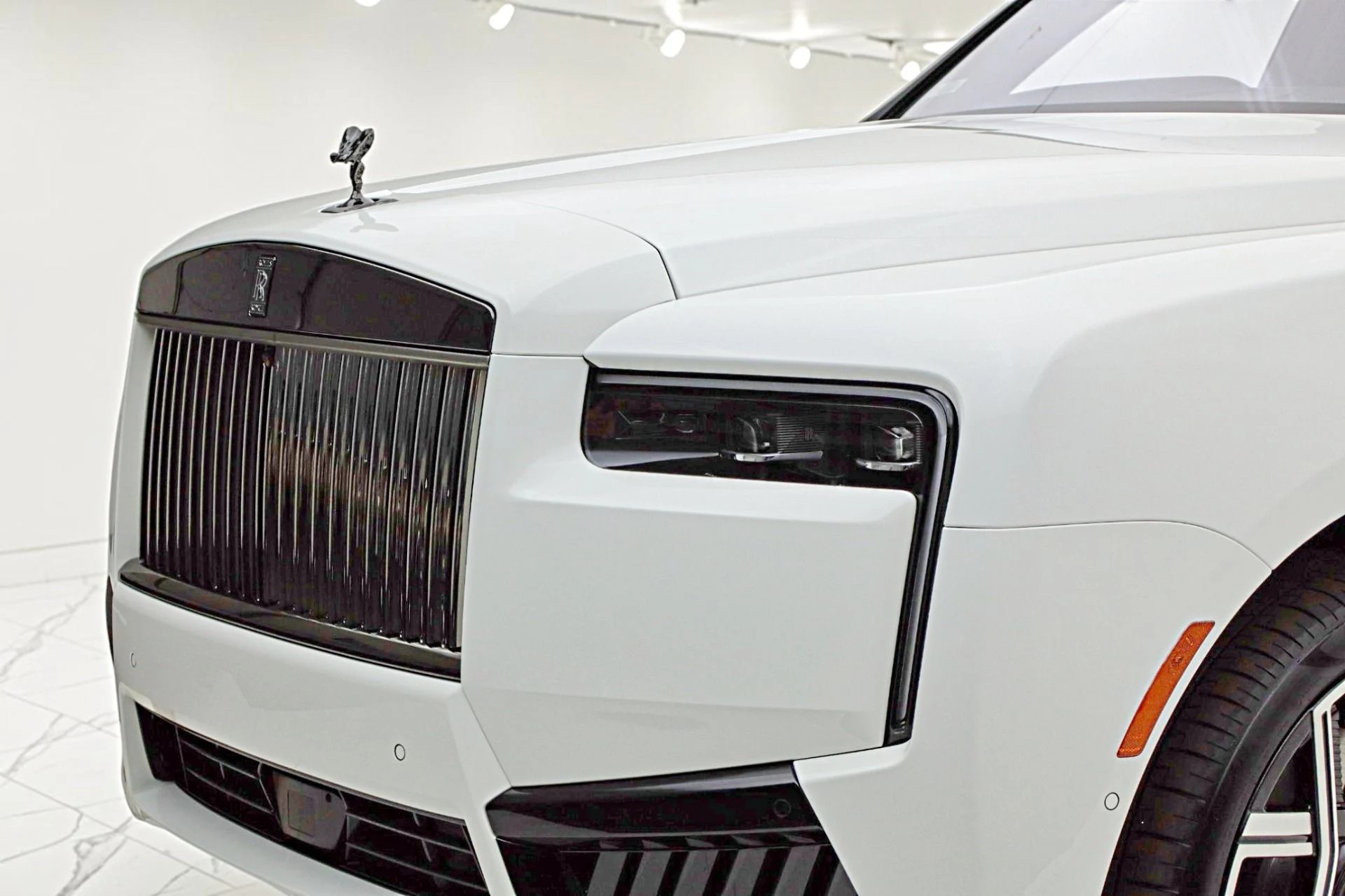mph002_2010463566_New_2027_Rolls_Royce_Black_Badge_Cullinan_a7d3647d89