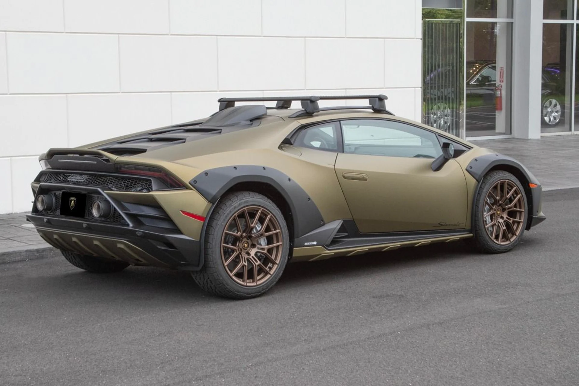 mph002_2012043218_Used_2023_Lamborghini_Huracan_Sterrato_1769868848_4769d92ae4