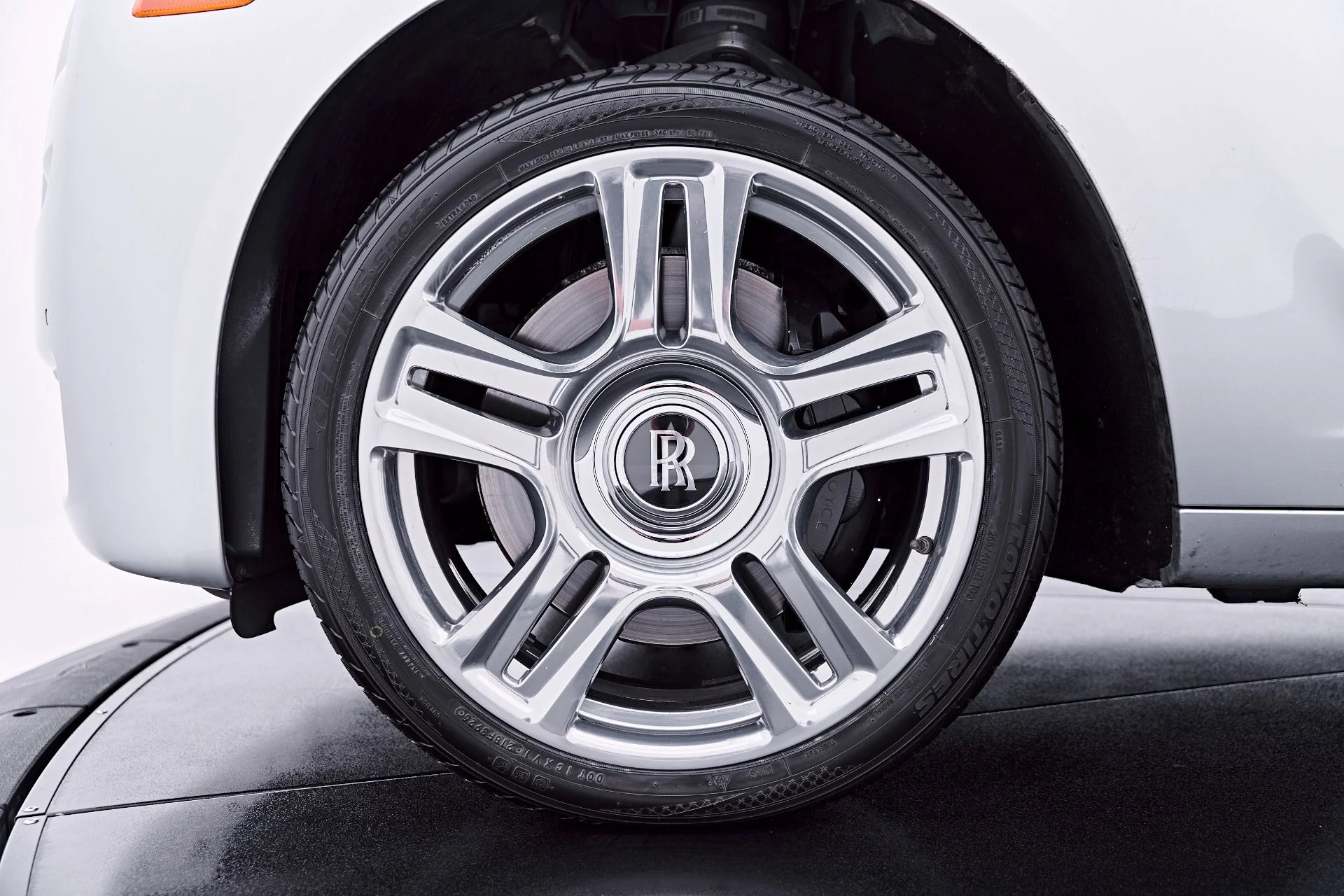 mph002_202265759_Used_2015_Rolls_Royce_Ghost_Base_1783648135_61b569409e