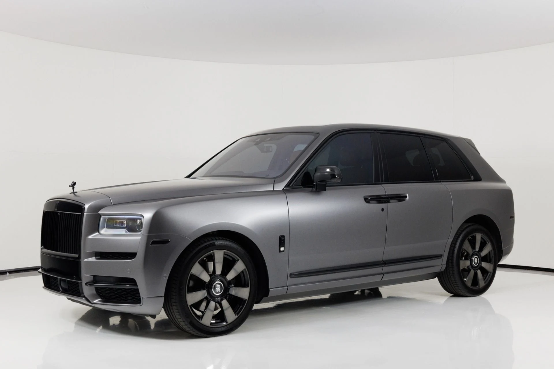 mph002_2024918108_Used_2022_Rolls_Royce_Cullinan_1775845373_87d75ac153