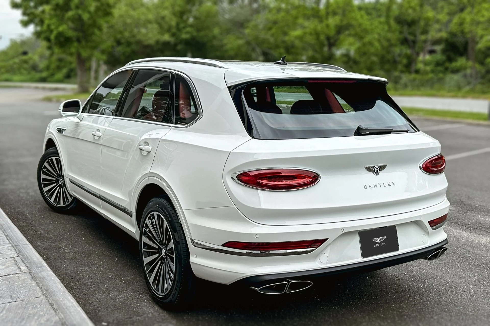 mph002_2032952619_New_2026_Bentley_Bentayga_1779967612_50af5a4d06