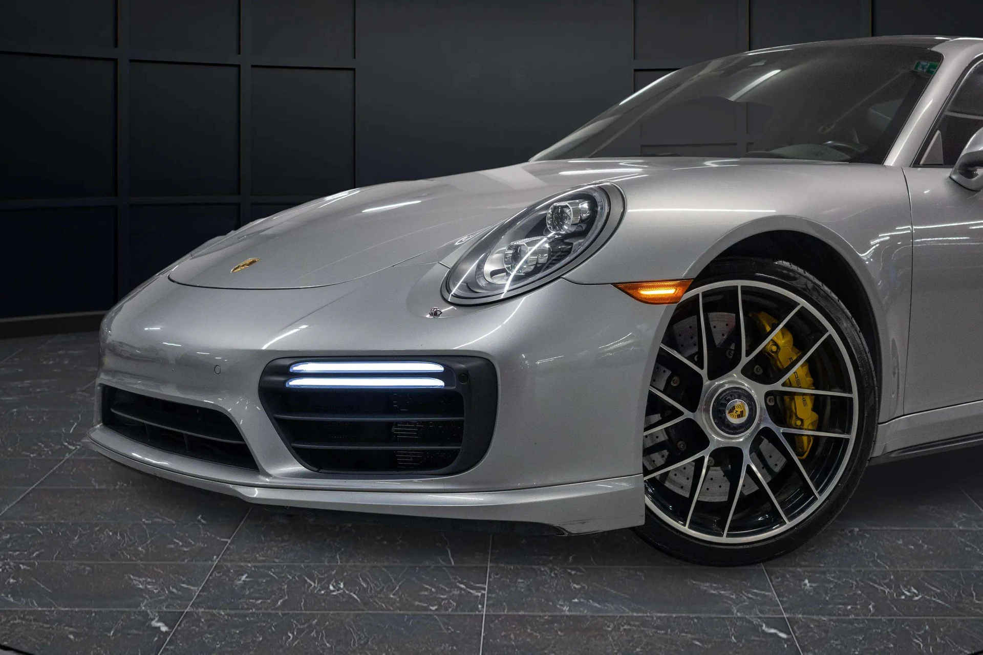mph002_2034184925_f4d8eaa2_0fa4_425e_aad9_997fd863716b_201720_Porsche2091120_Turbo20_S2028_WP_0_AD_2_A93_HS_16640329_3_a20d138cf3