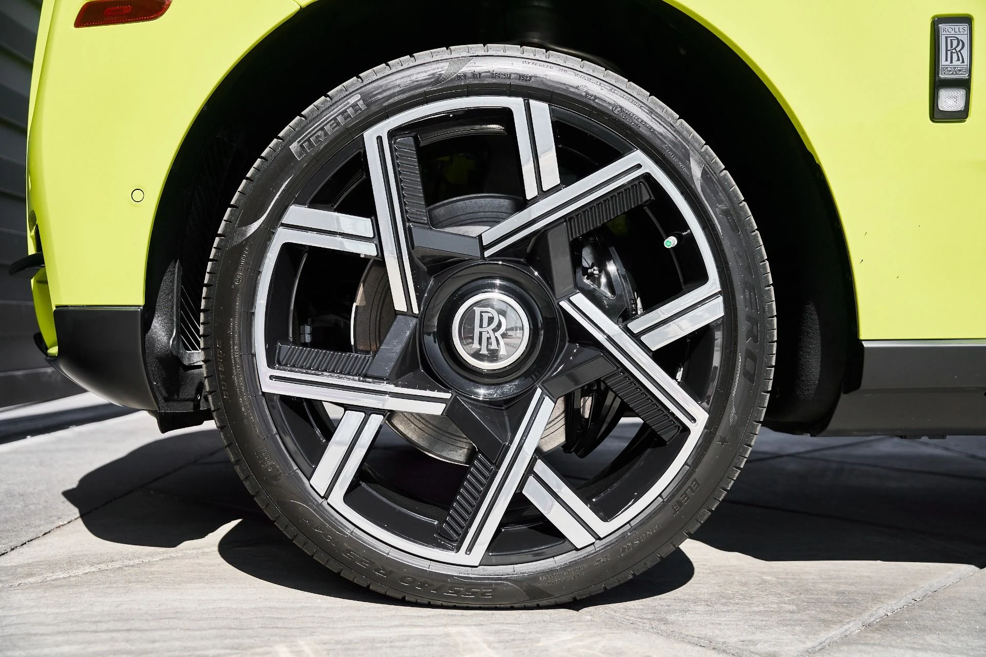 mph002_2036562515_Used_2024_Rolls_Royce_Cullinan_Base_1773162555_fdef7d7743