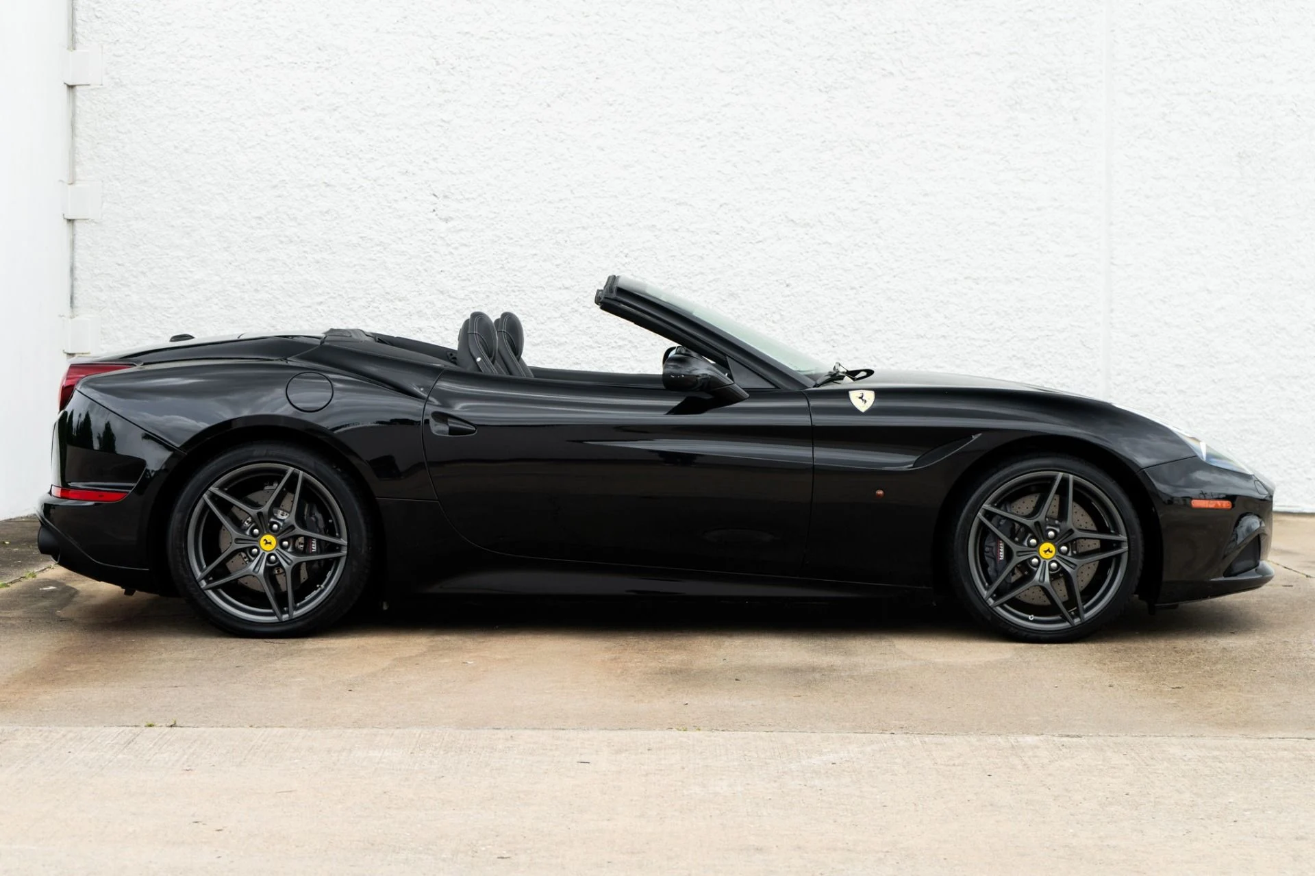 mph002_2039875543_Used_2018_Ferrari_California_T_1781897597_c5642ea97c