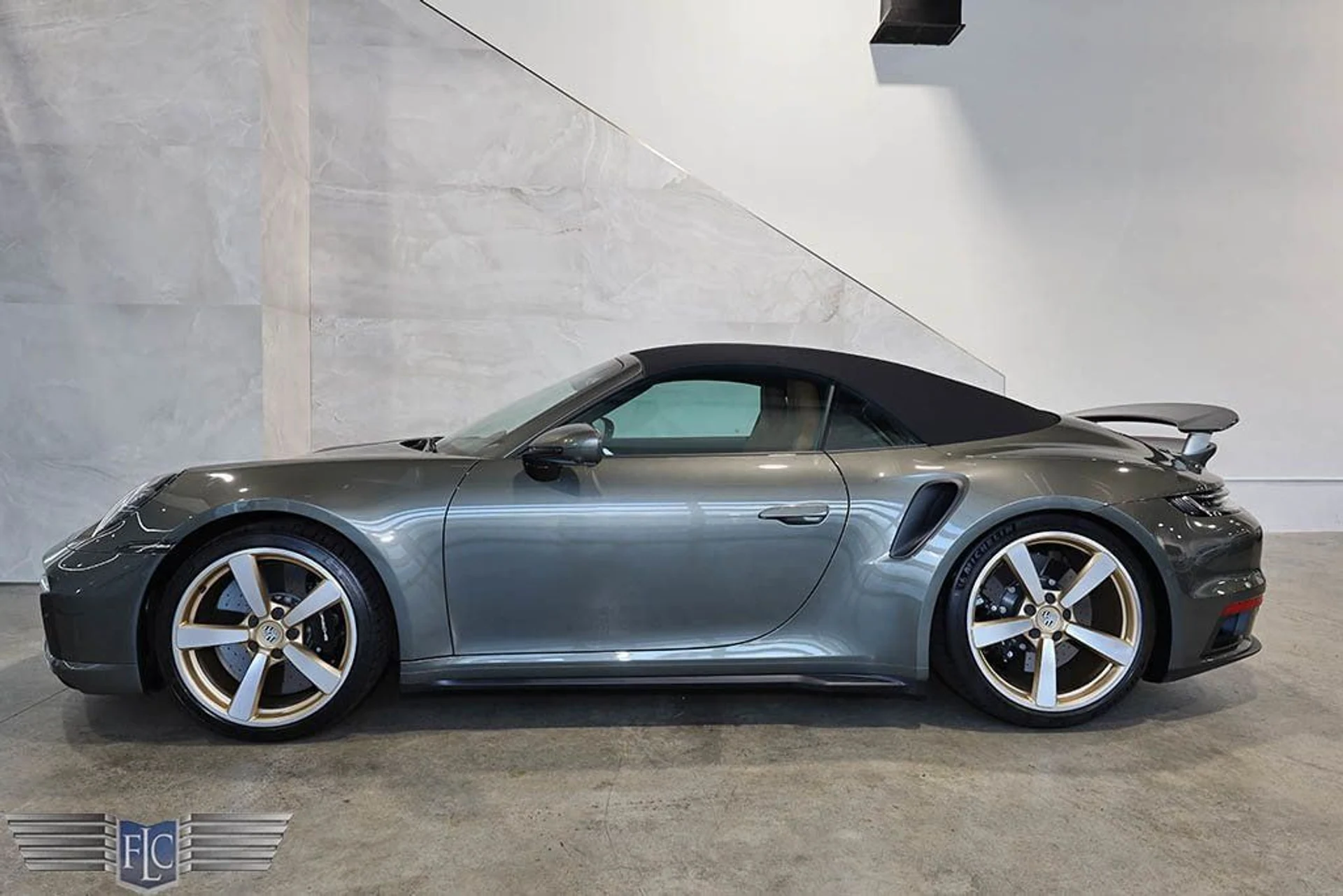 mph002_2042096227_used_2024_porsche_911_turboscabriolet_9689_22927458_3_1024_96e7b308c7