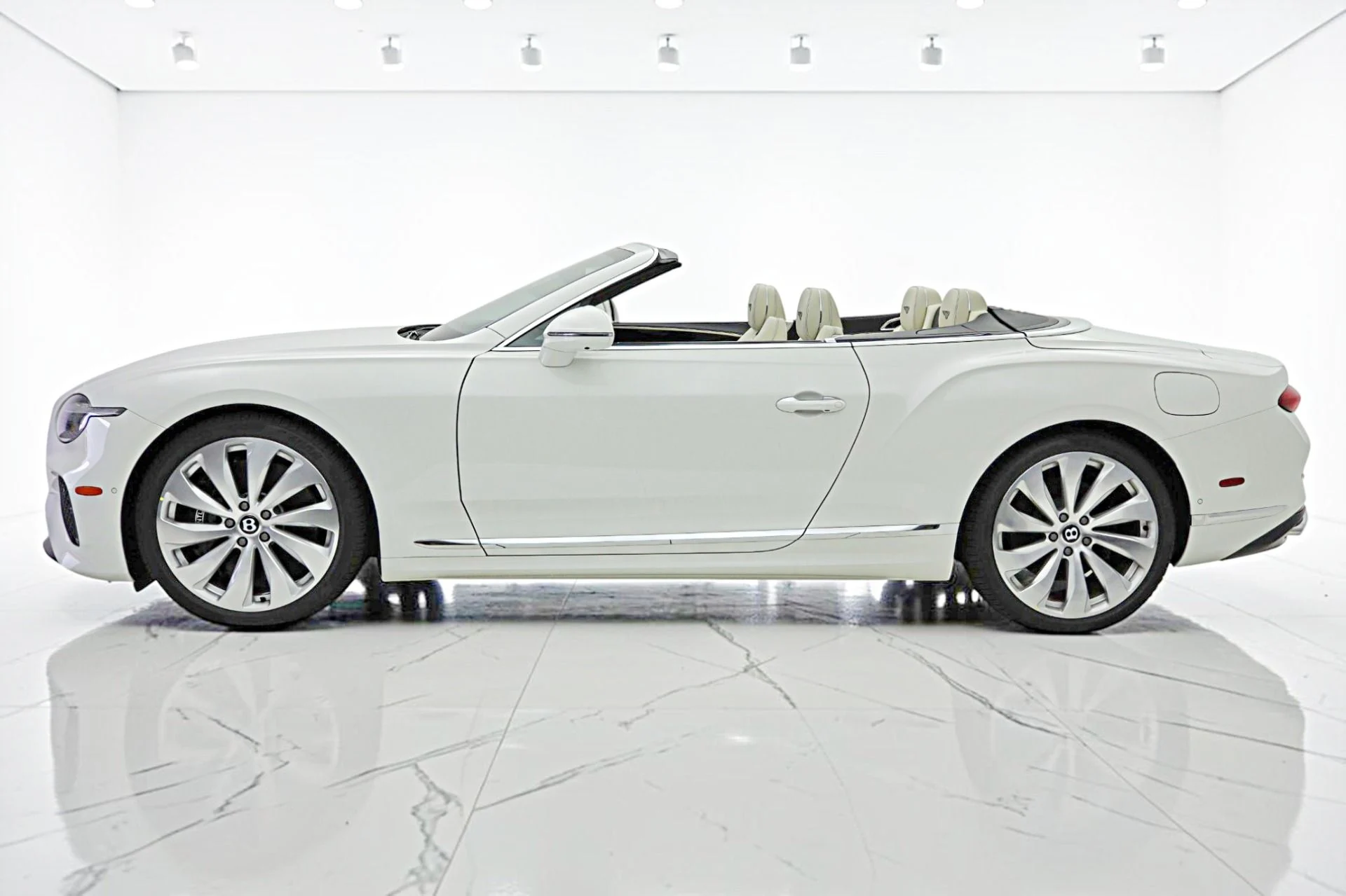 mph002_2042787573_New_2026_Bentley_Continental_GTC_631a10a0de