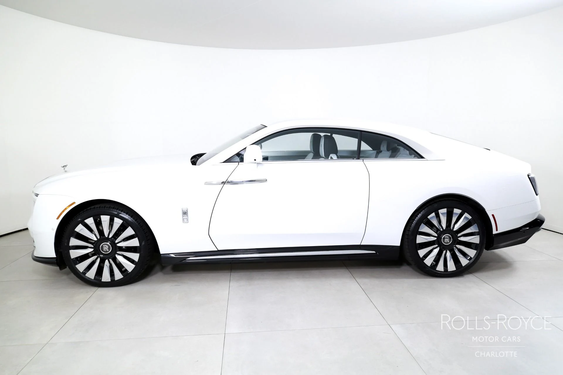 mph002_2046577502_Used_2025_Rolls_Royce_Spectre_1781797119_54a6453d0d